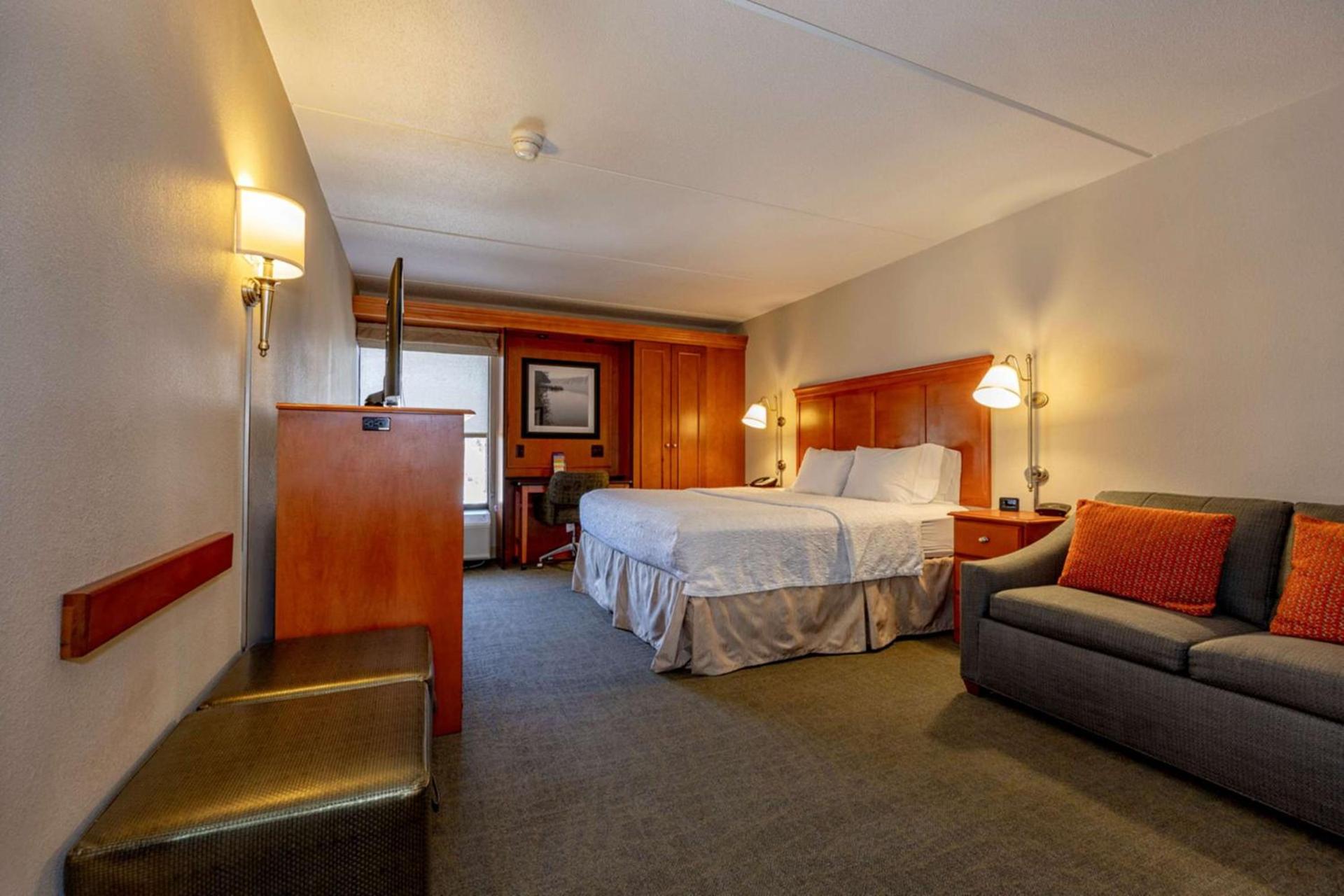 Hampton Inn Wheeling photo 46