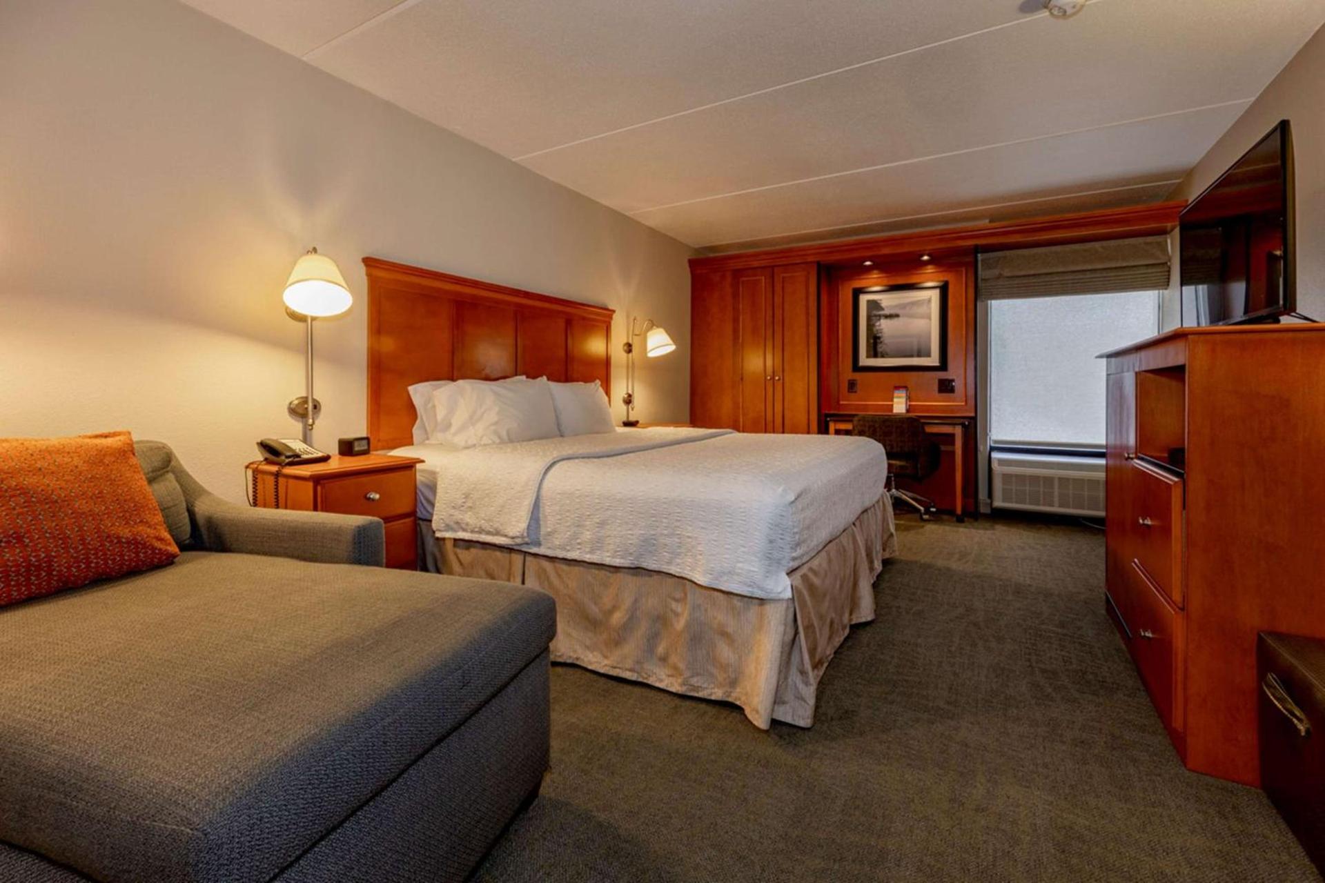 Hampton Inn Wheeling photo 47