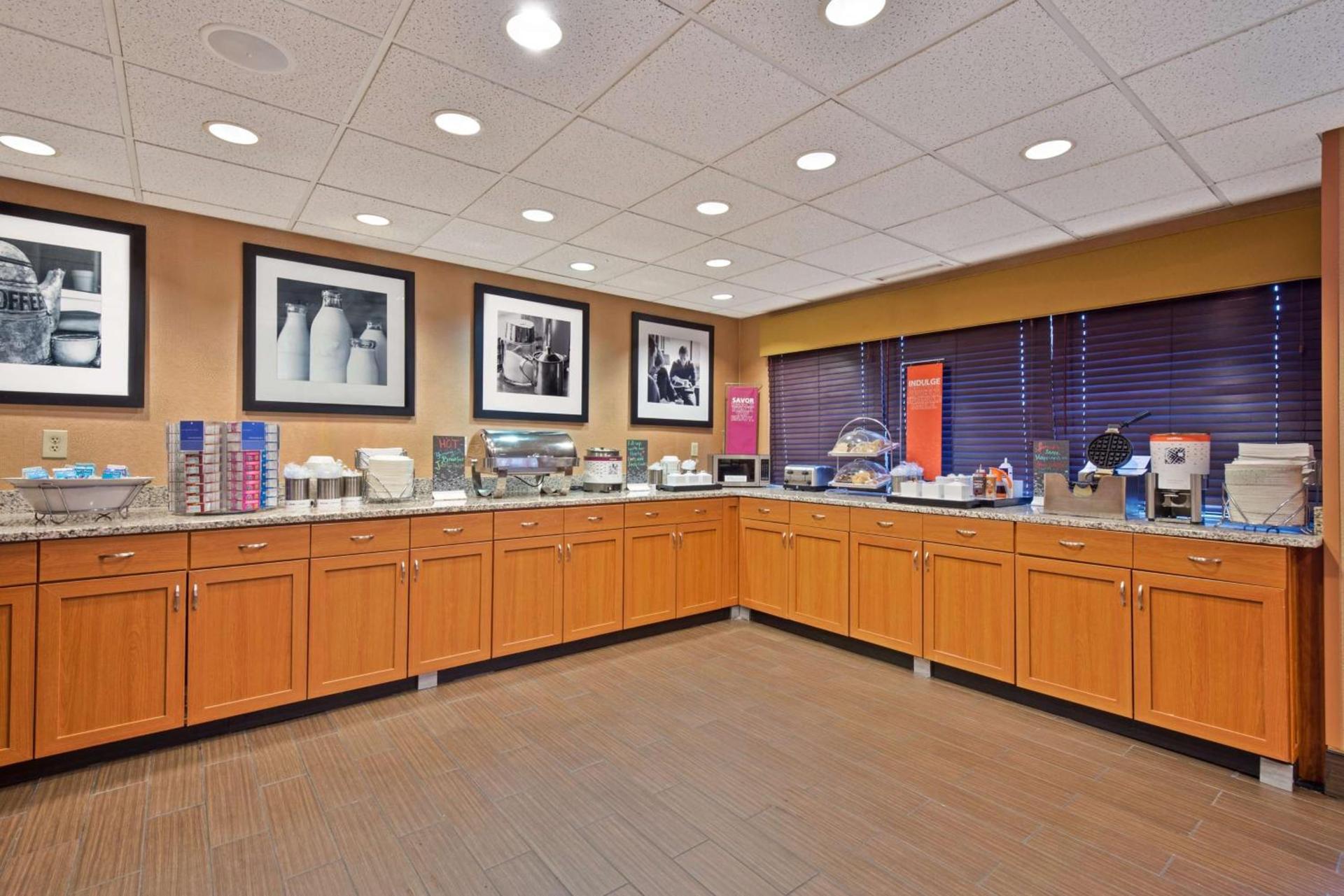 Hampton Inn Winfield Teays Valley photo 9