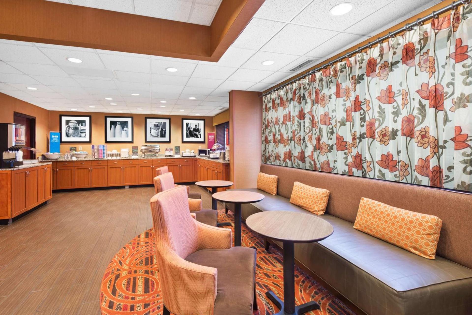 Hampton Inn Winfield Teays Valley photo 10
