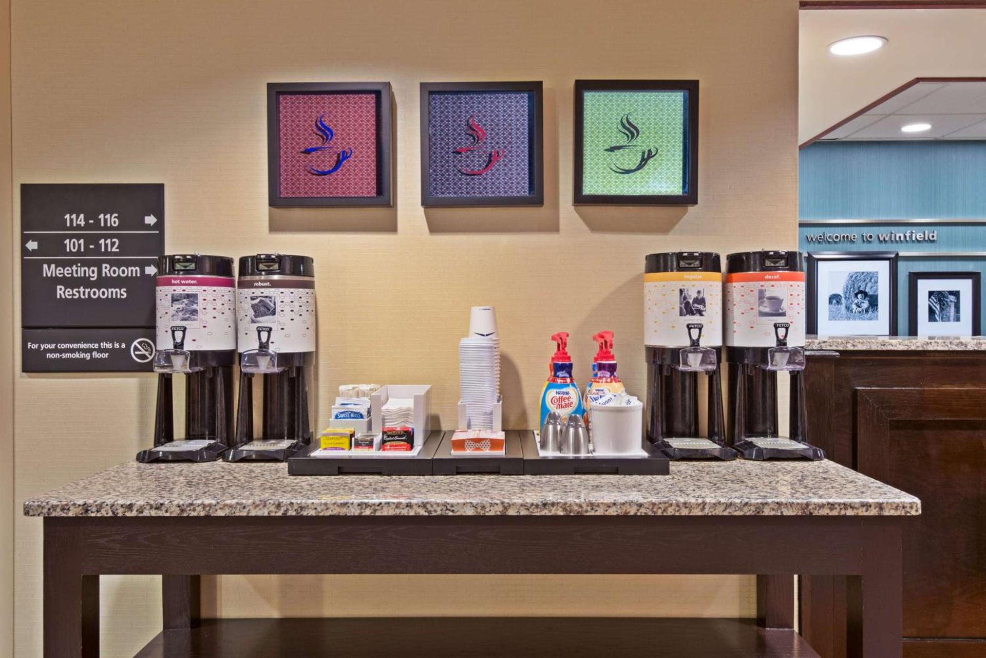 Hampton Inn Winfield Teays Valley photo 11