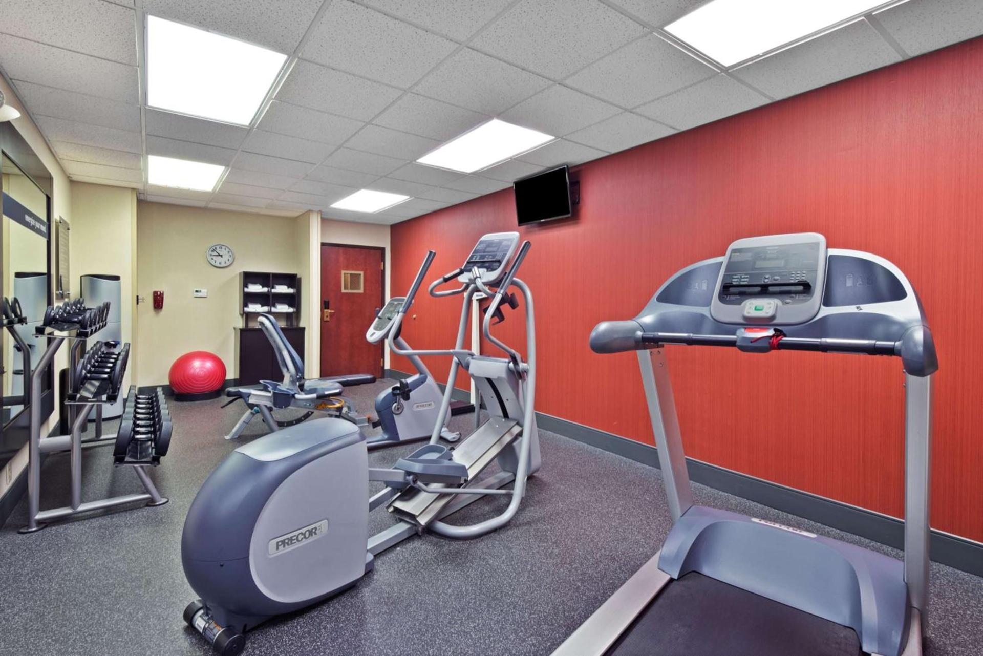 Hampton Inn Winfield Teays Valley photo 12
