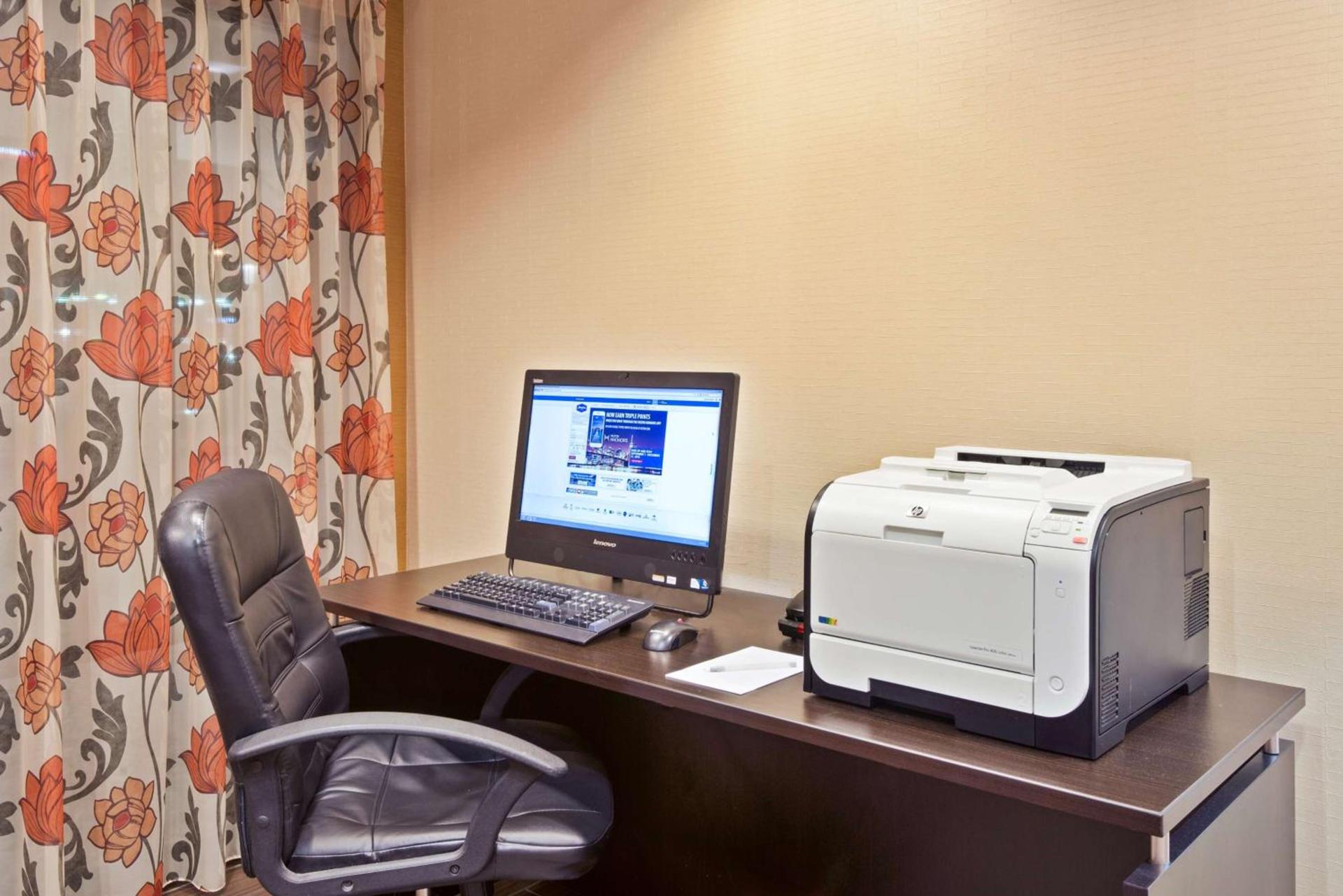 Hampton Inn Winfield Teays Valley photo 31