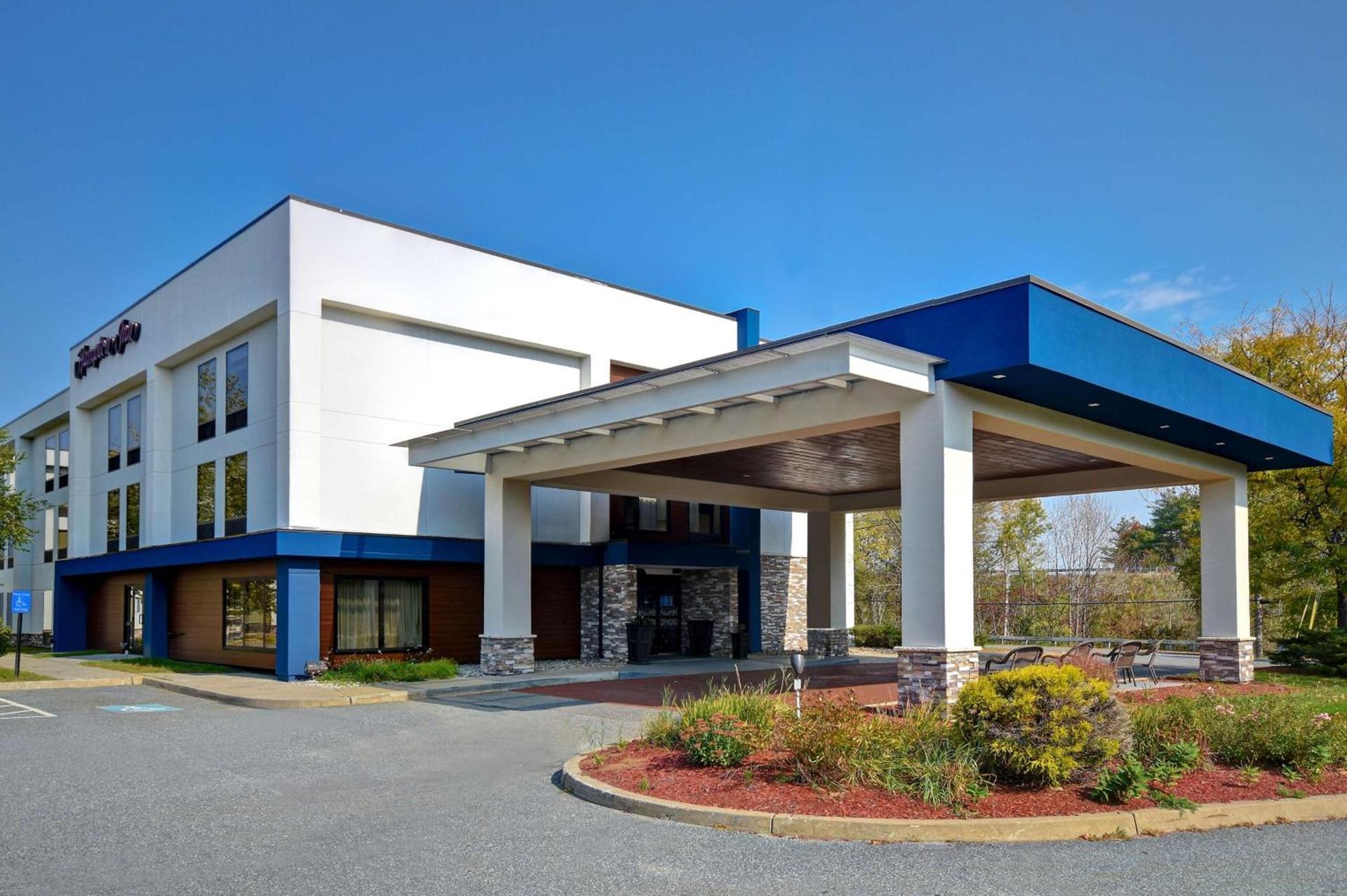 Hampton Inn White River Junction photo 2