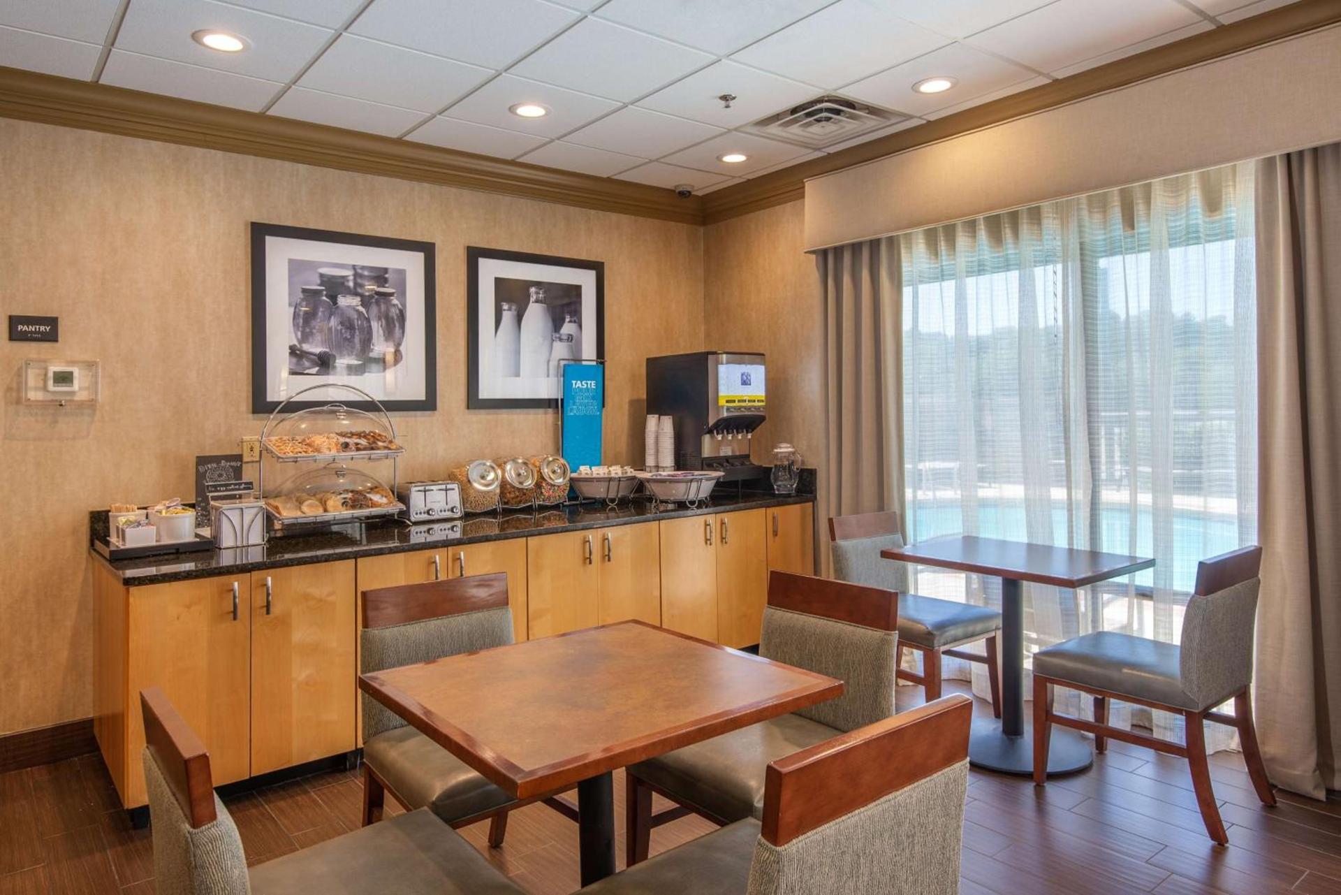 Hampton Inn Wilkesboro photo 10