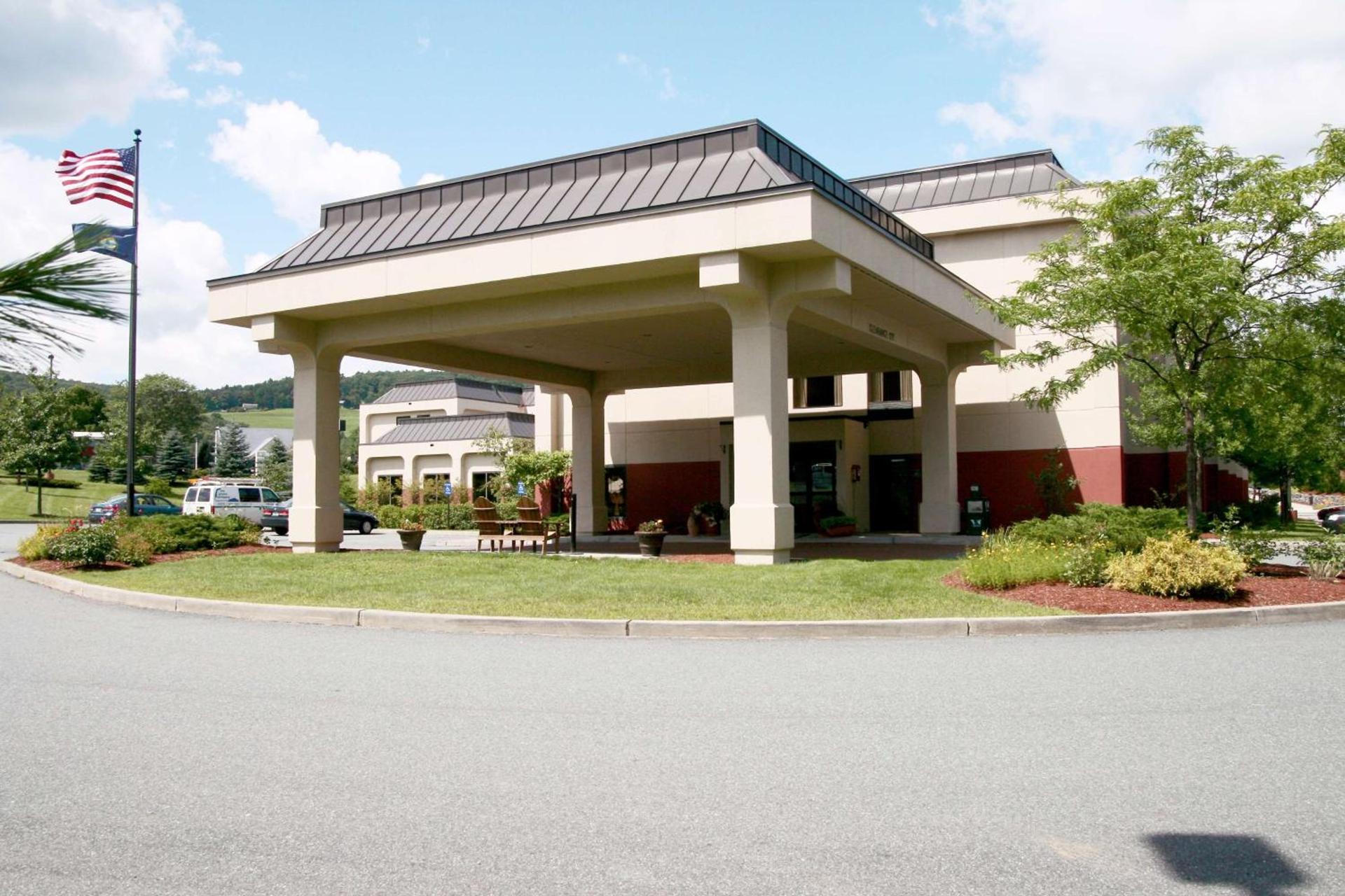 Hampton Inn White River Junction photo 7