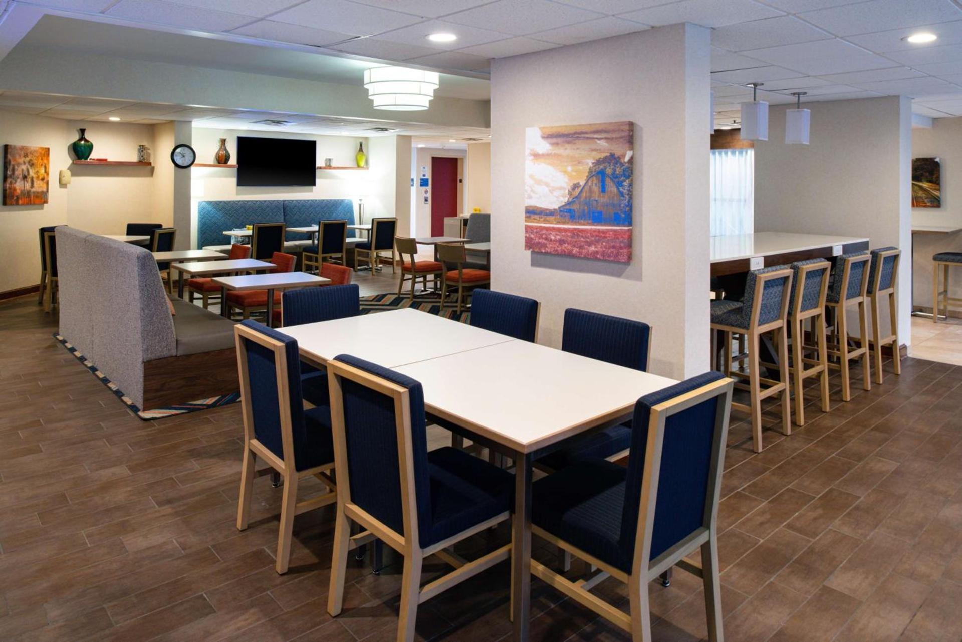 Hampton Inn Wytheville photo 14