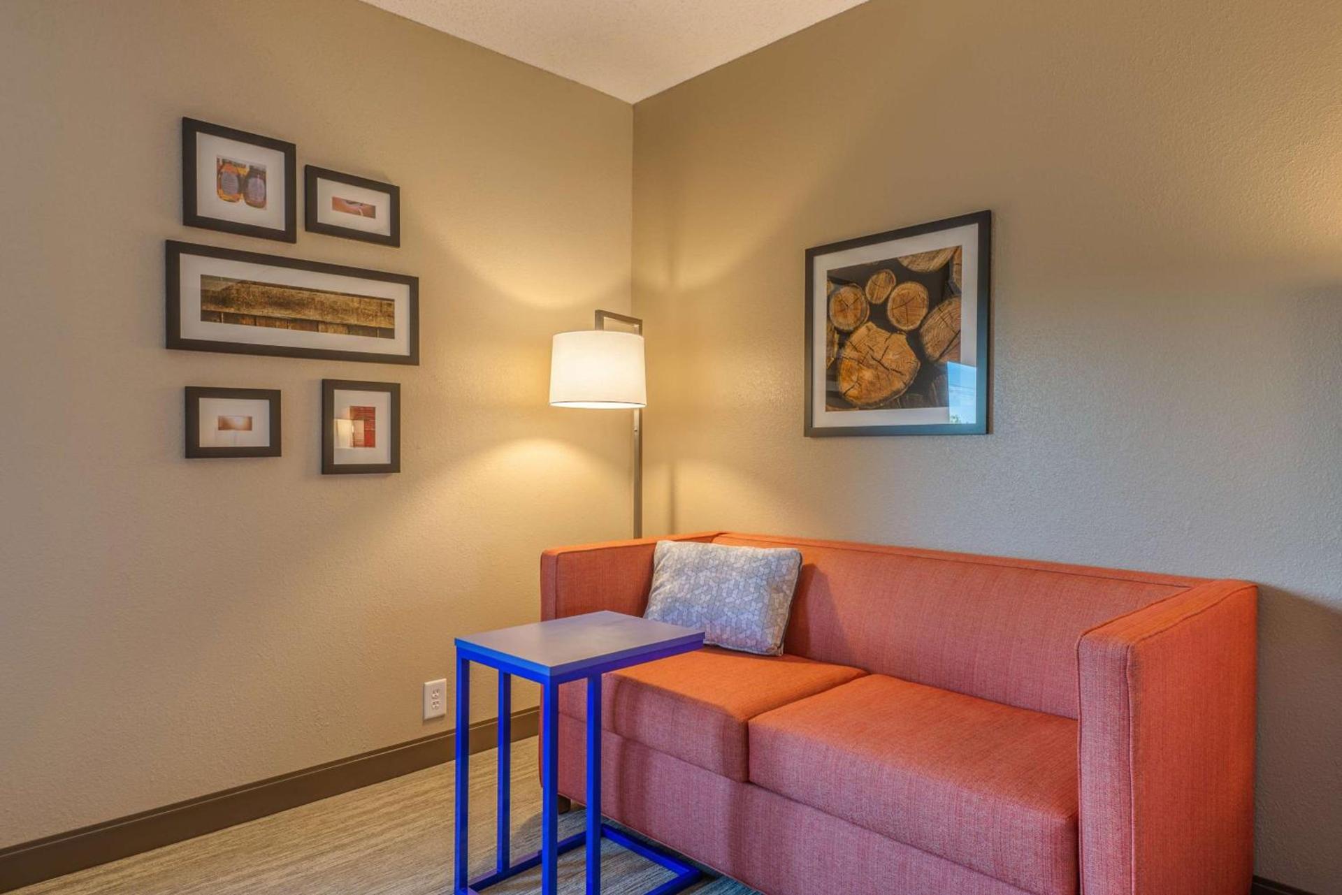 Hampton Inn Wilkesboro photo 16
