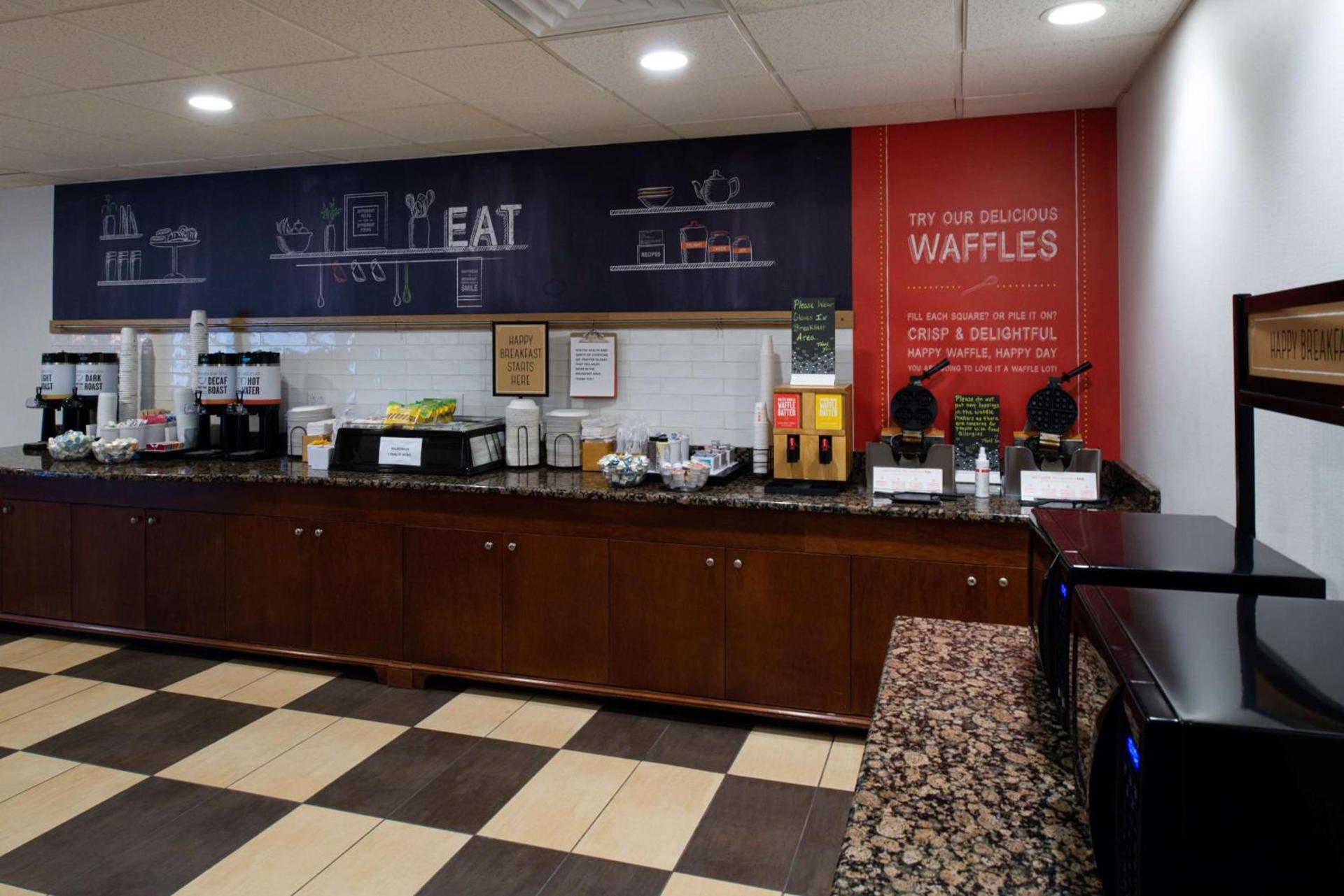 Hampton Inn Wytheville photo 17