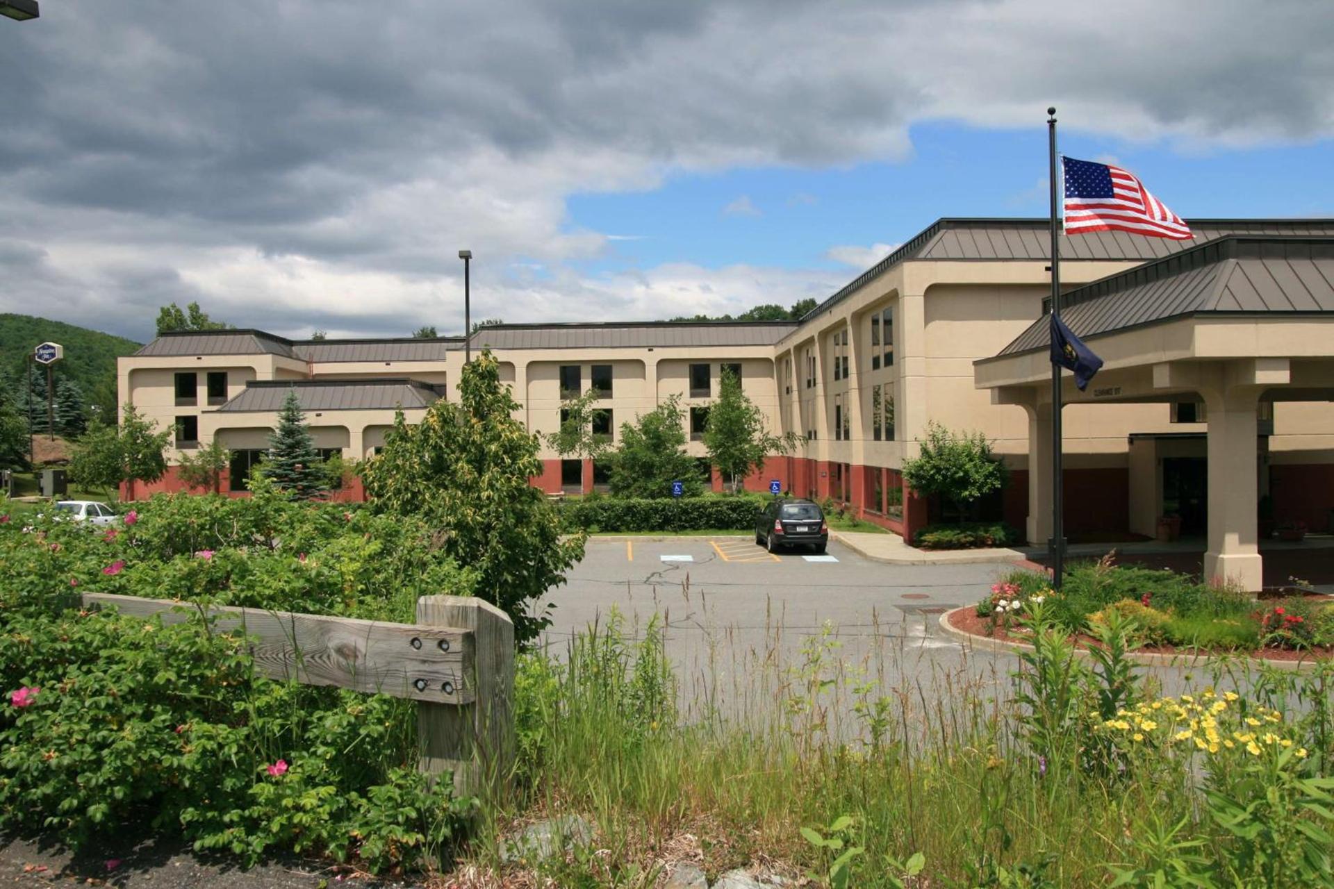 Hampton Inn White River Junction photo 9