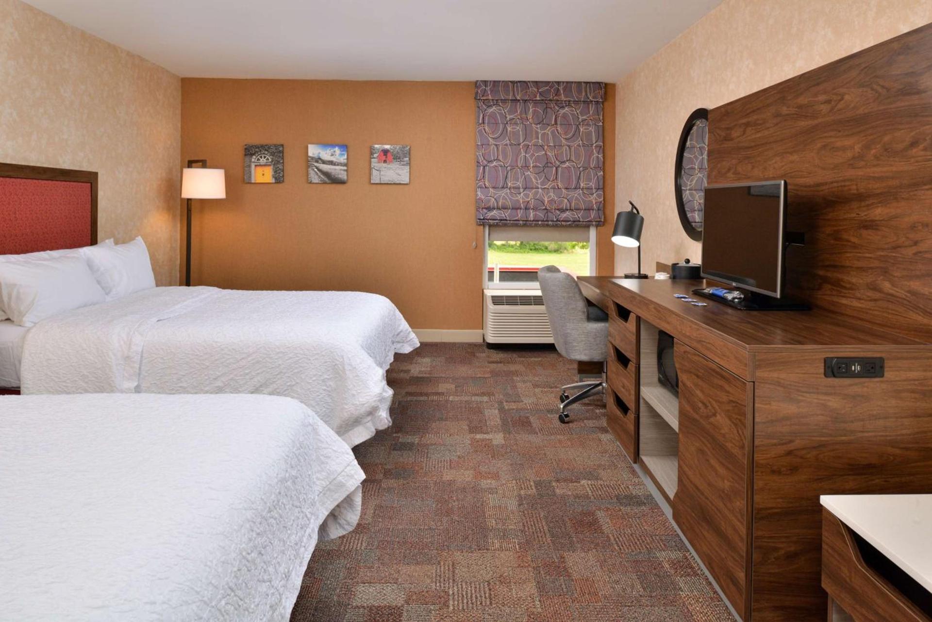 Hampton Inn Wytheville photo 22