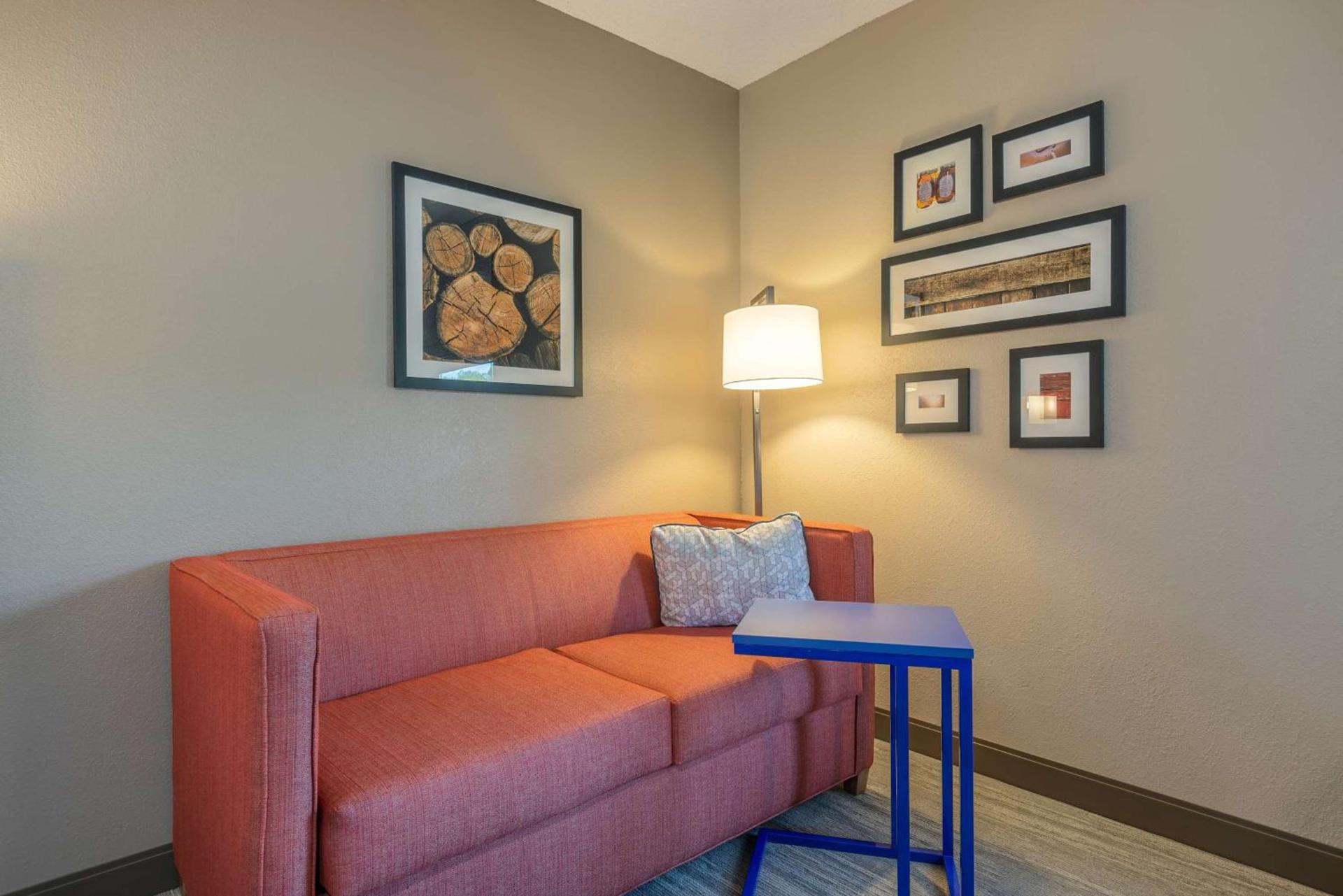 Hampton Inn Wilkesboro photo 21