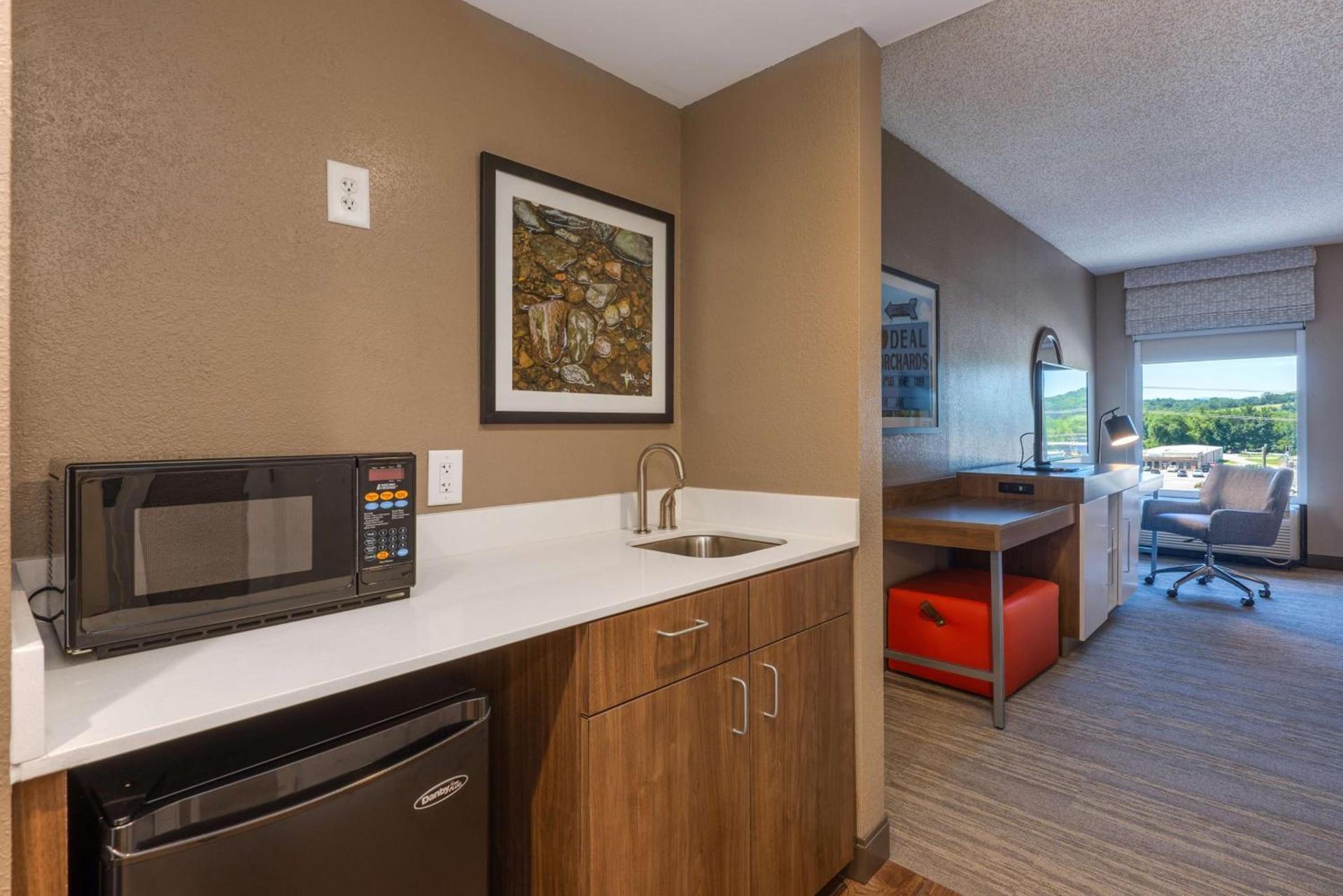 Hampton Inn Wilkesboro photo 22