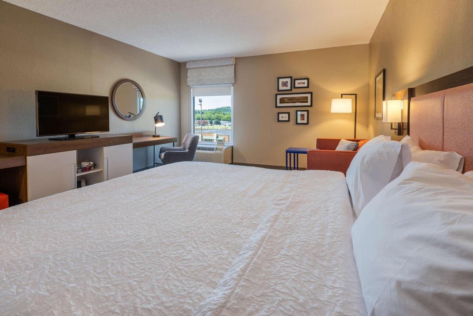 Hampton Inn Wilkesboro photo 25