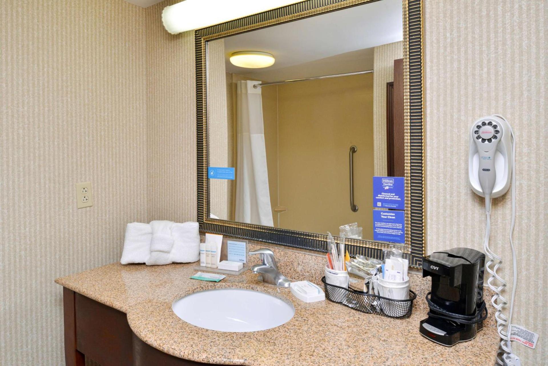Hampton Inn Wytheville photo 28