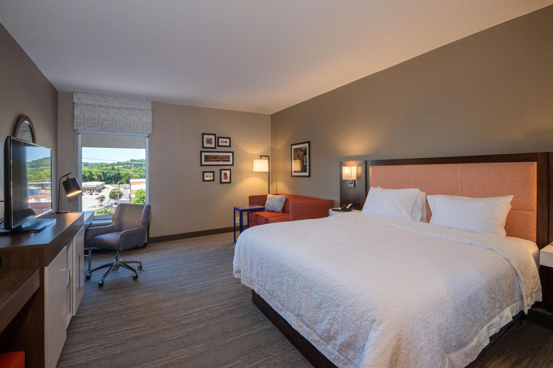 Hampton Inn Wilkesboro photo 23