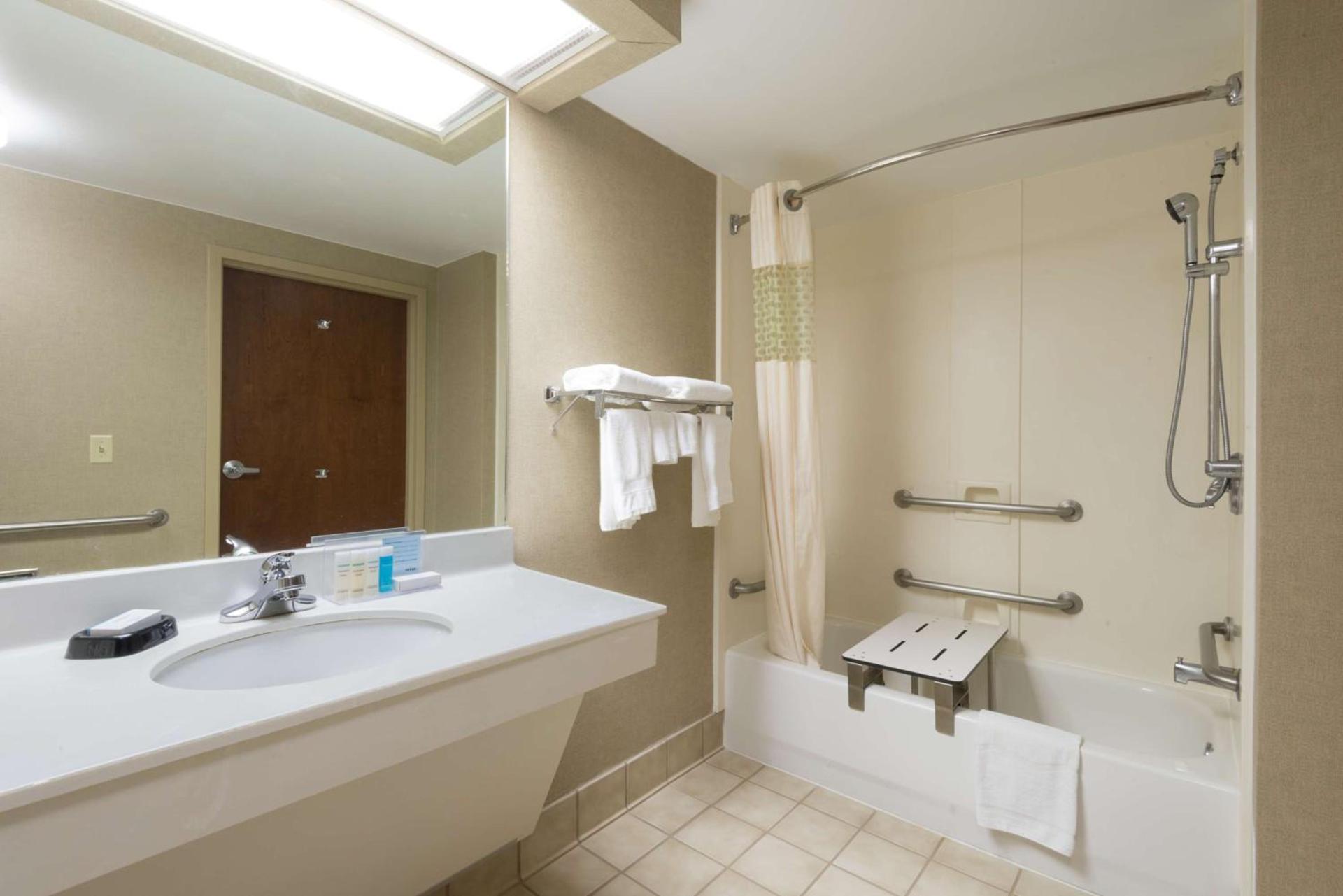 Hampton Inn Wilkesboro photo 26