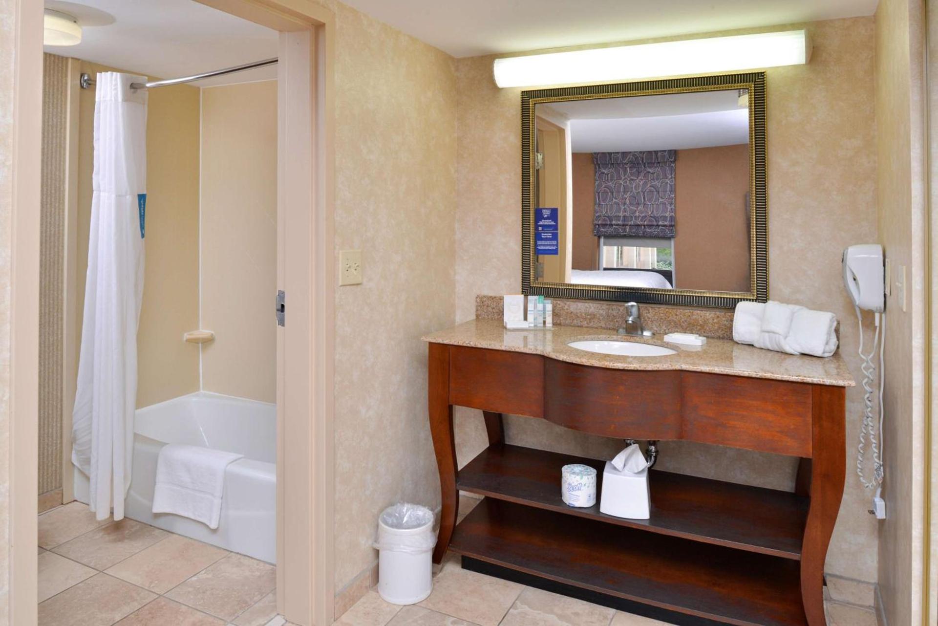 Hampton Inn Wytheville photo 33