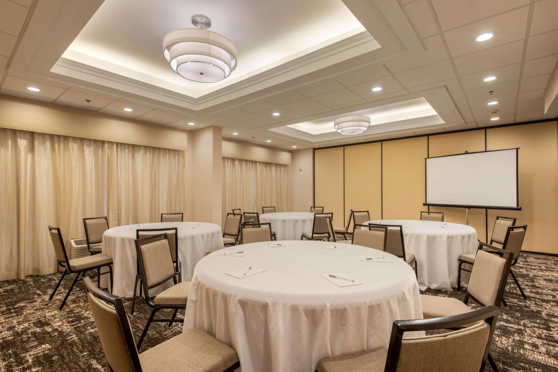 Hampton Inn Wilkesboro photo 30