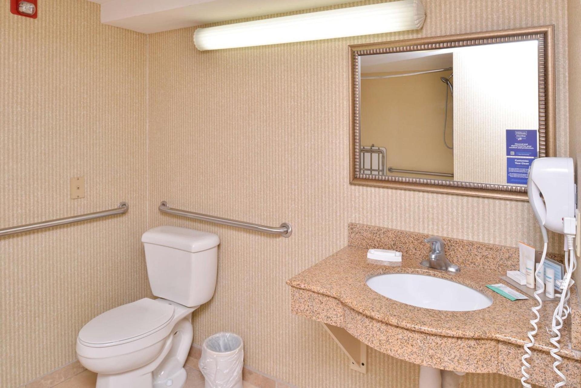 Hampton Inn Wytheville photo 34