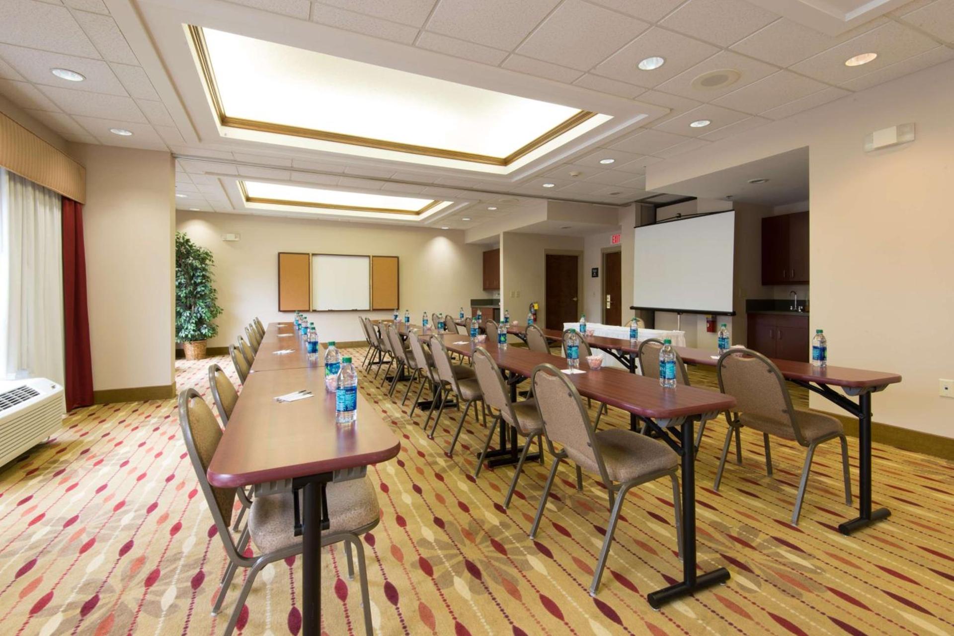 Hampton Inn Wilkesboro photo 31