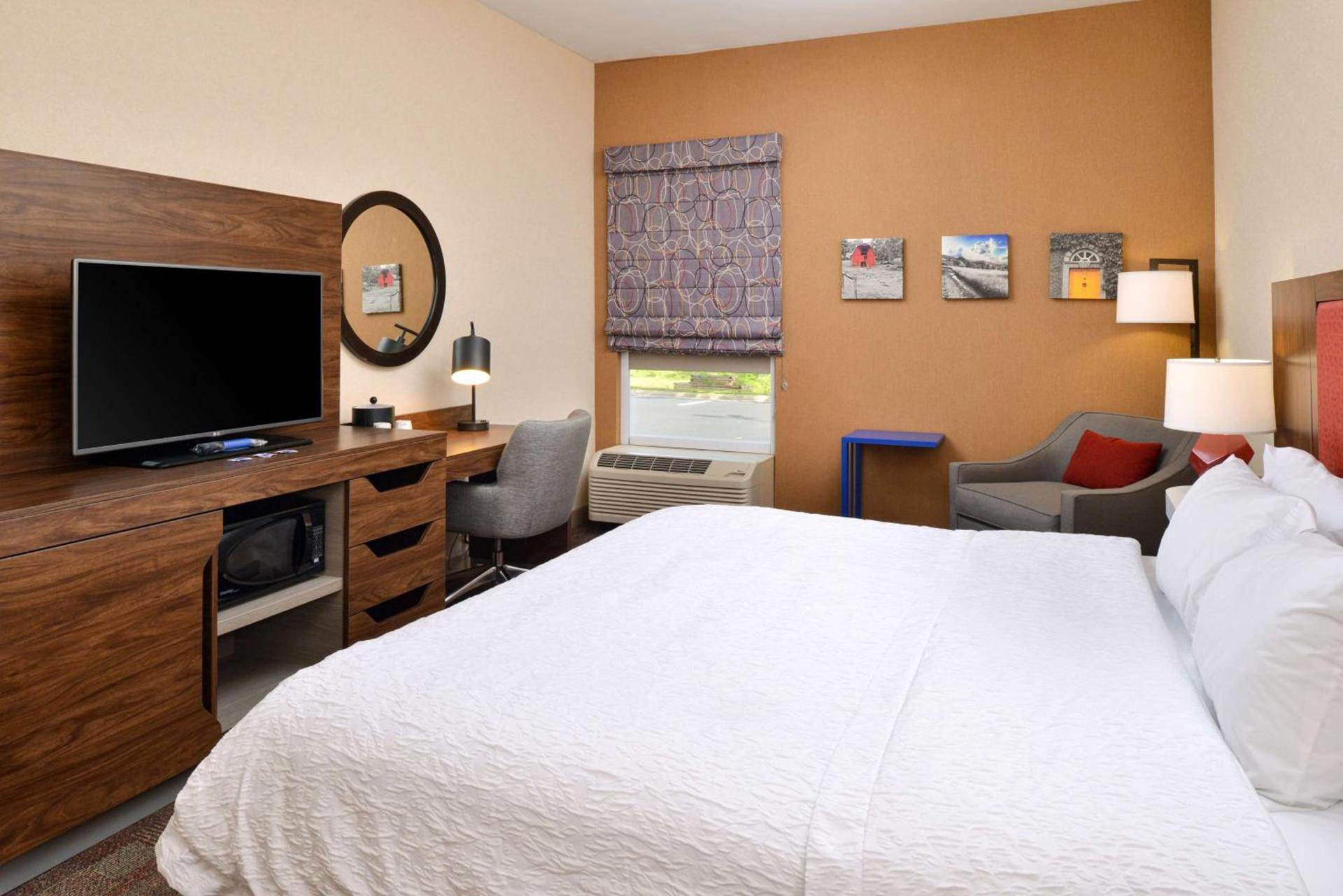 Hampton Inn Wytheville photo 37