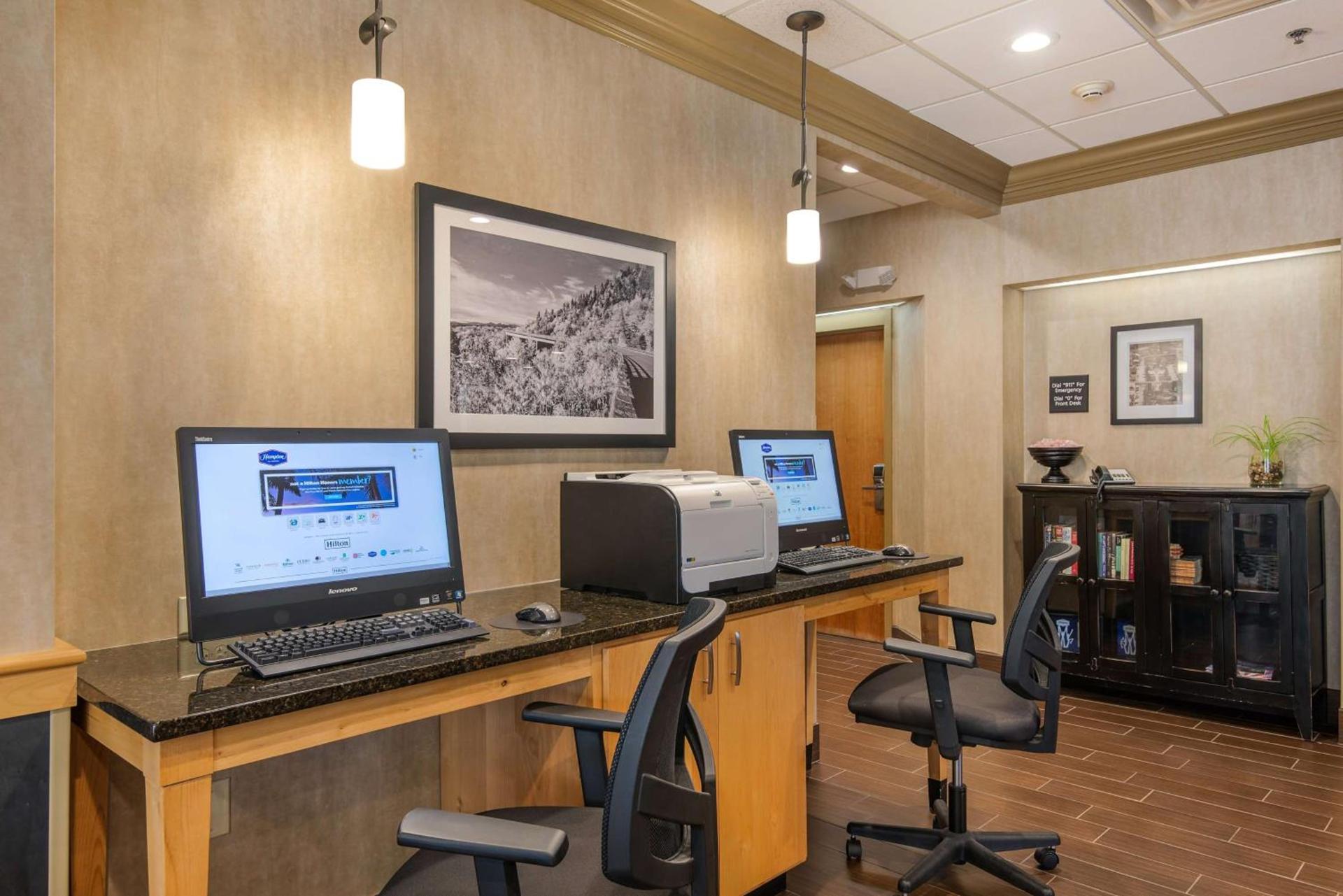 Hampton Inn Wilkesboro photo 33