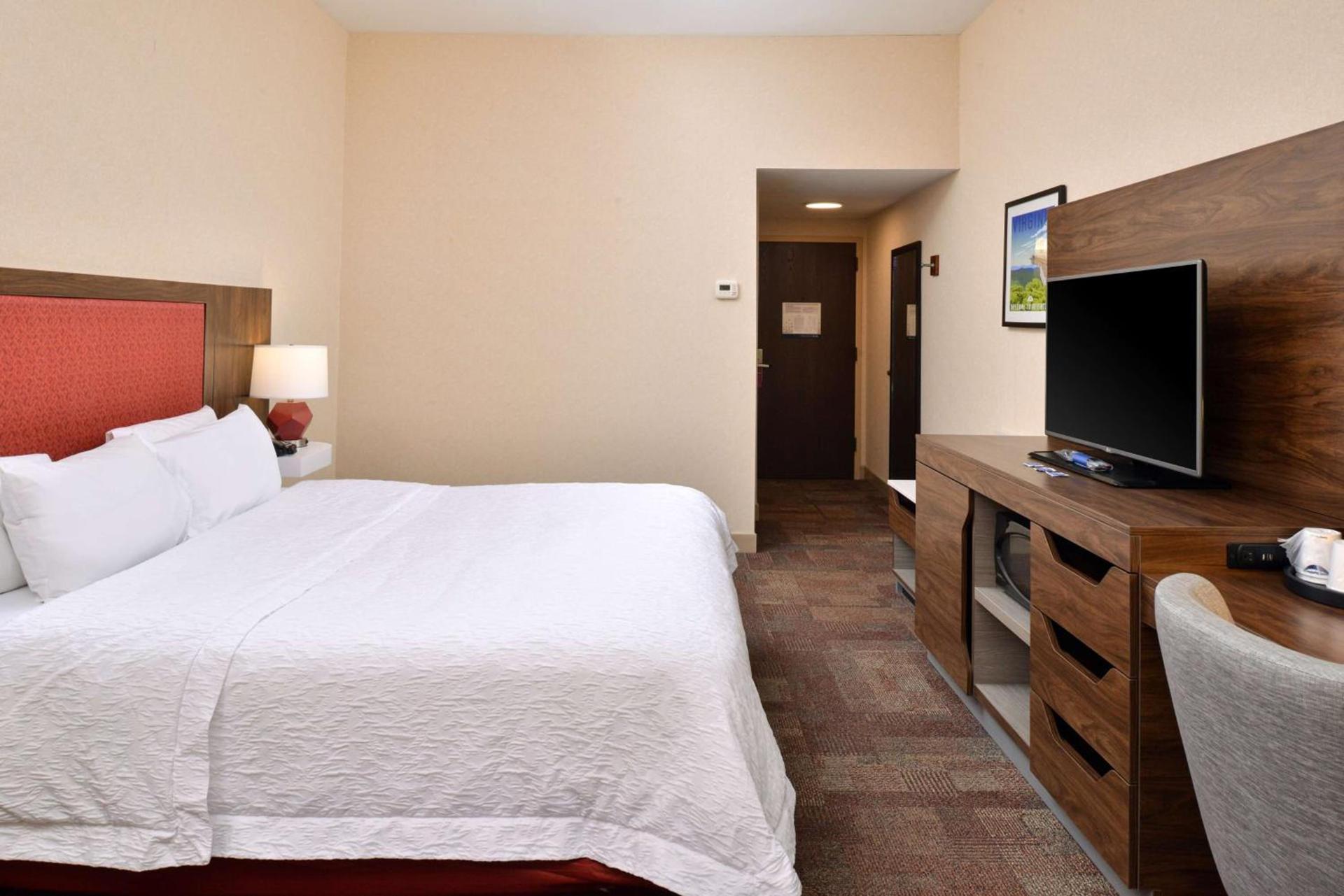 Hampton Inn Wytheville photo 38