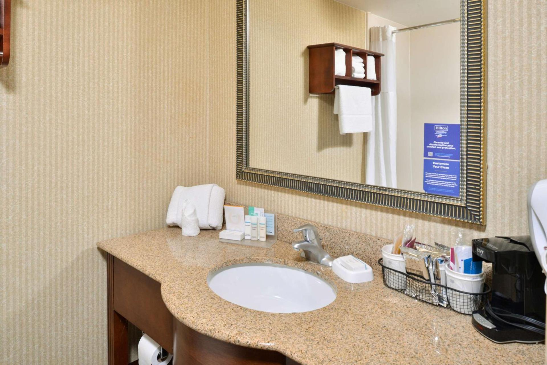 Hampton Inn Wytheville photo 39
