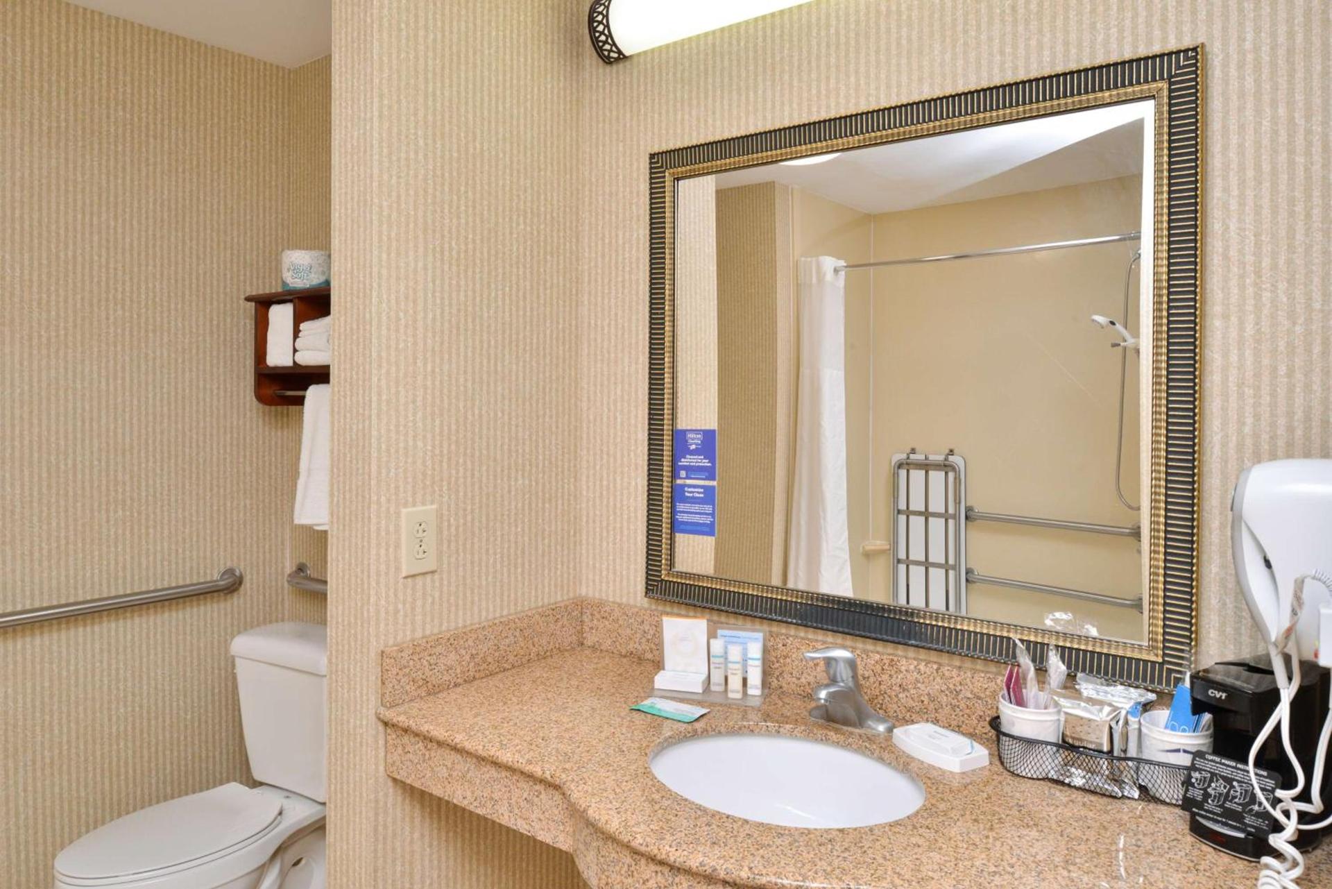 Hampton Inn Wytheville photo 43