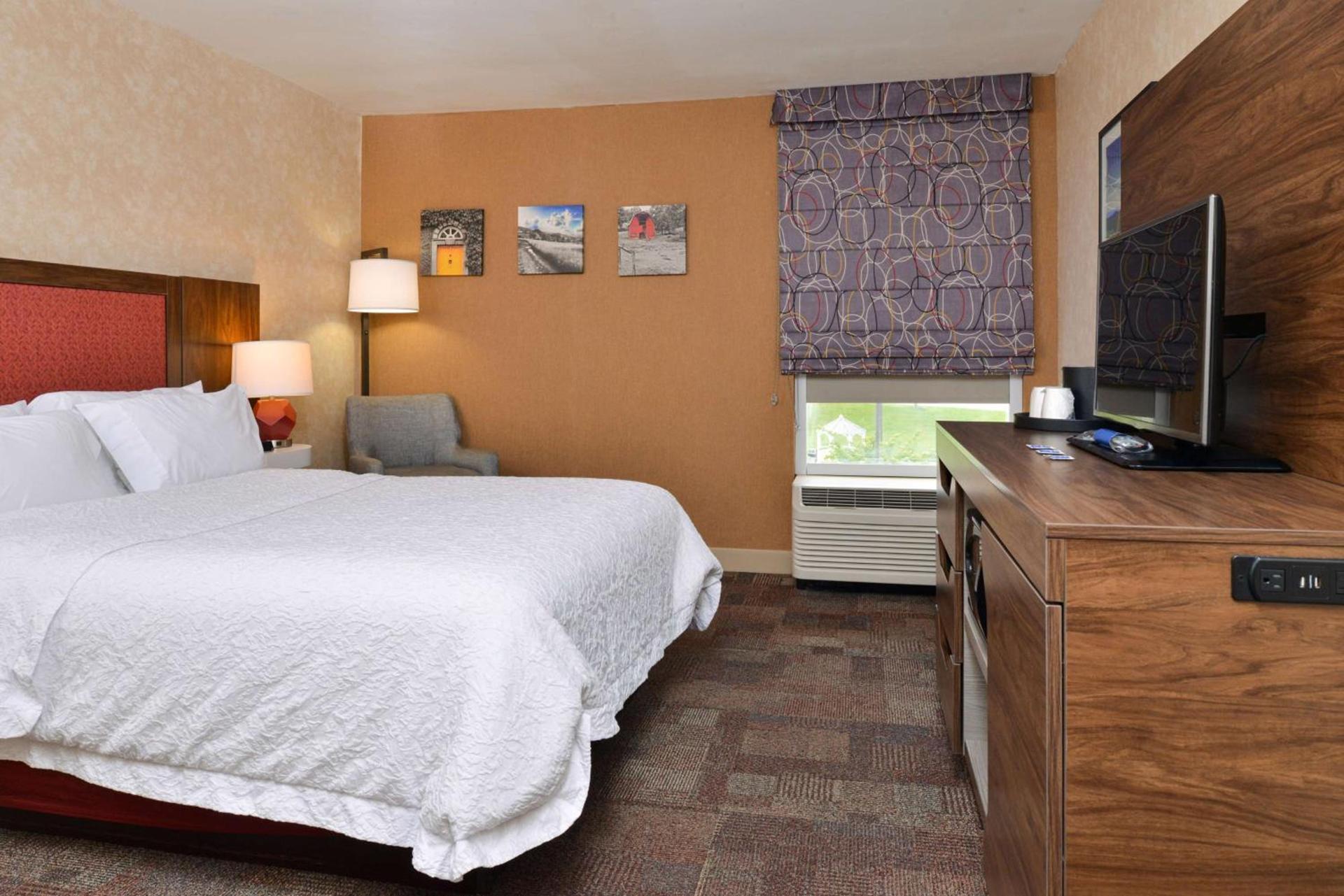 Hampton Inn Wytheville photo 45