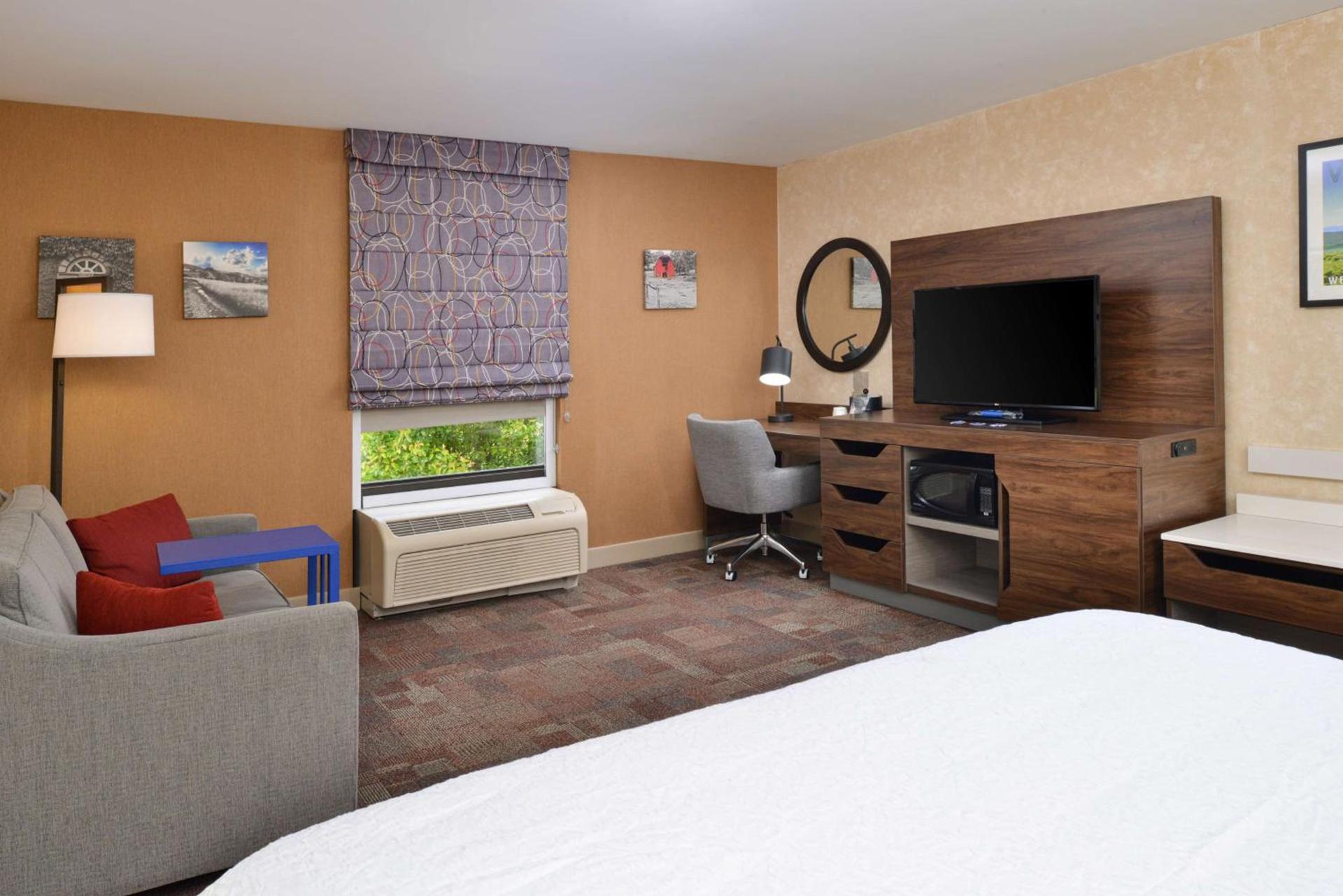 Hampton Inn Wytheville photo 52
