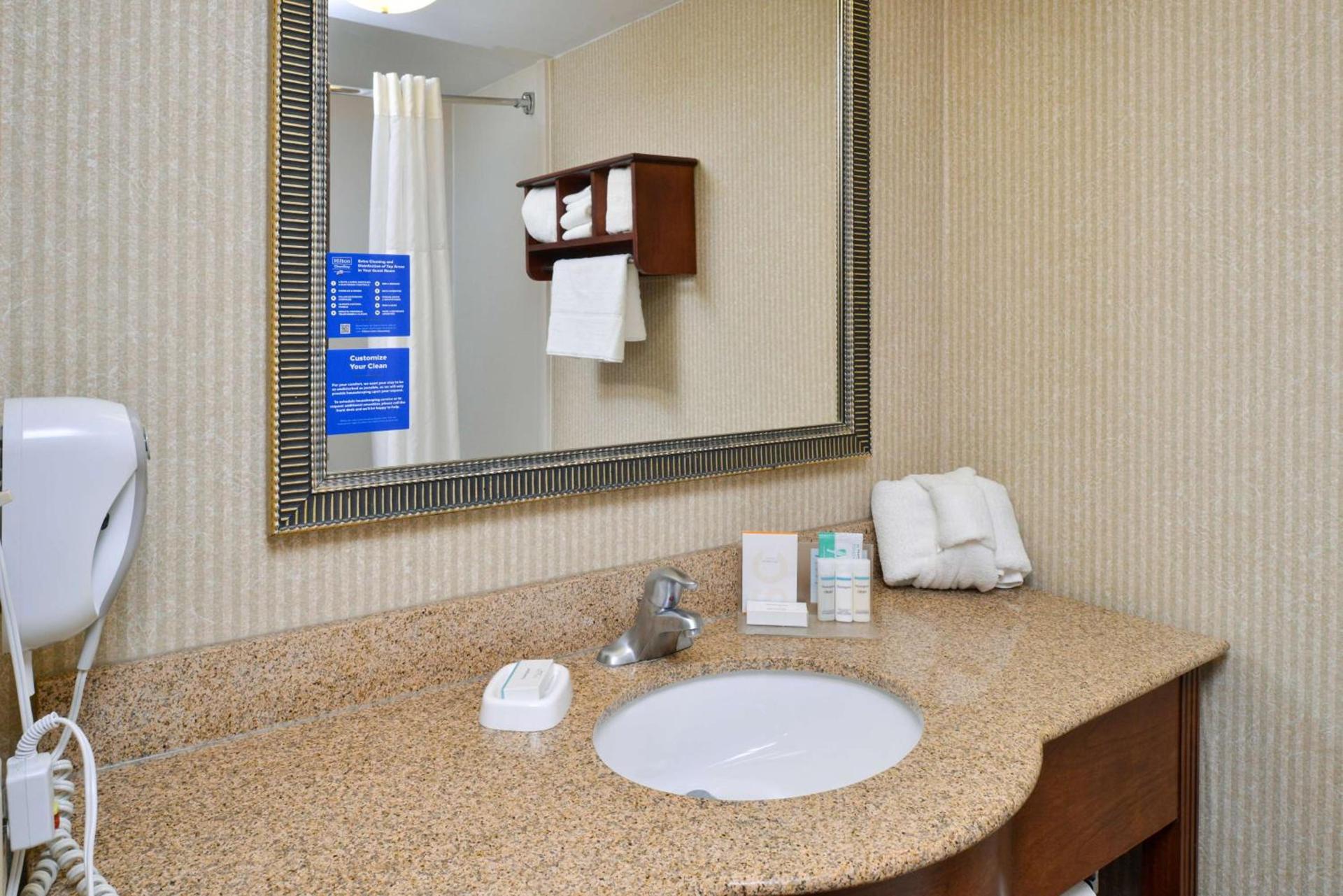 Hampton Inn Wytheville photo 58