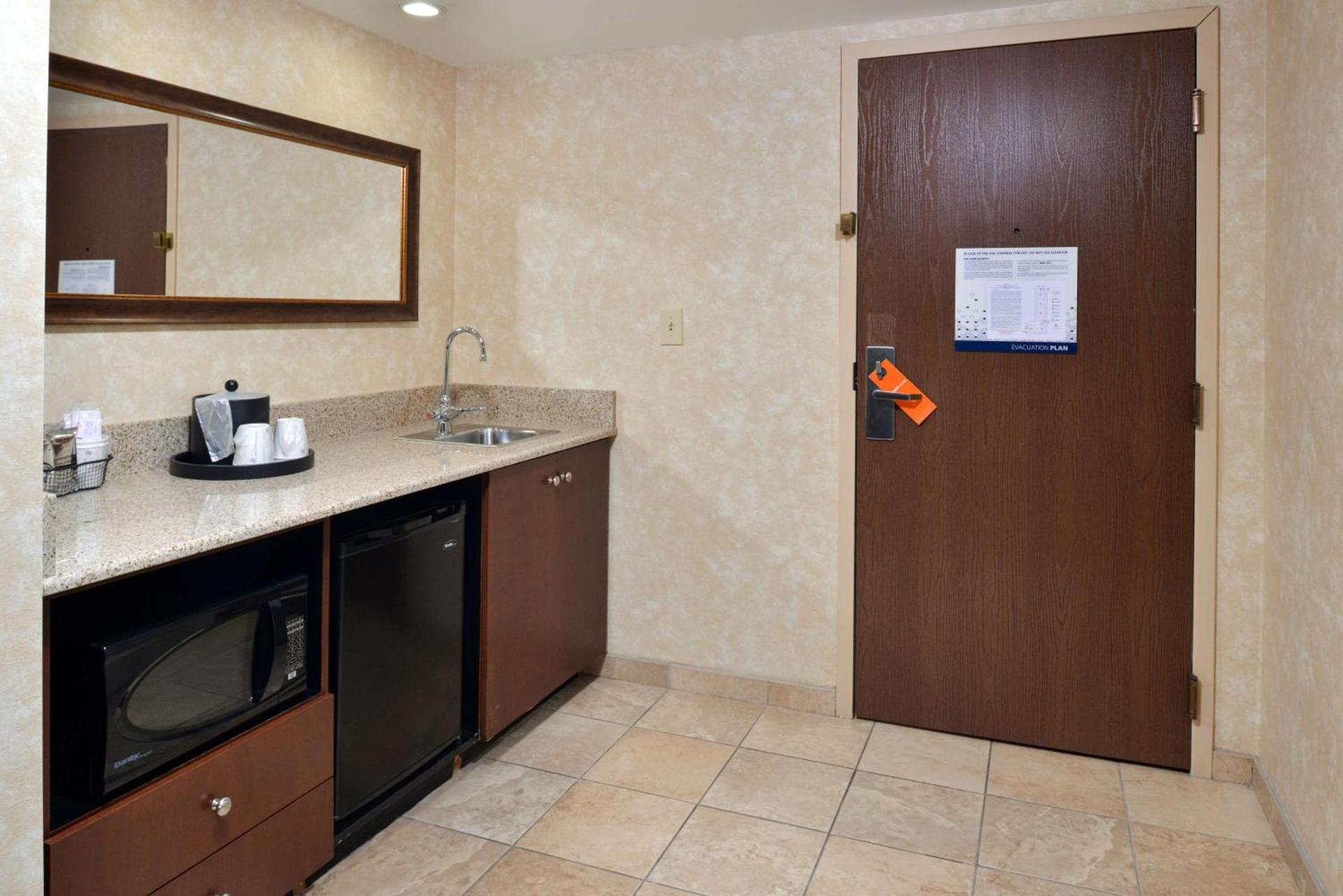 Hampton Inn Wytheville photo 59