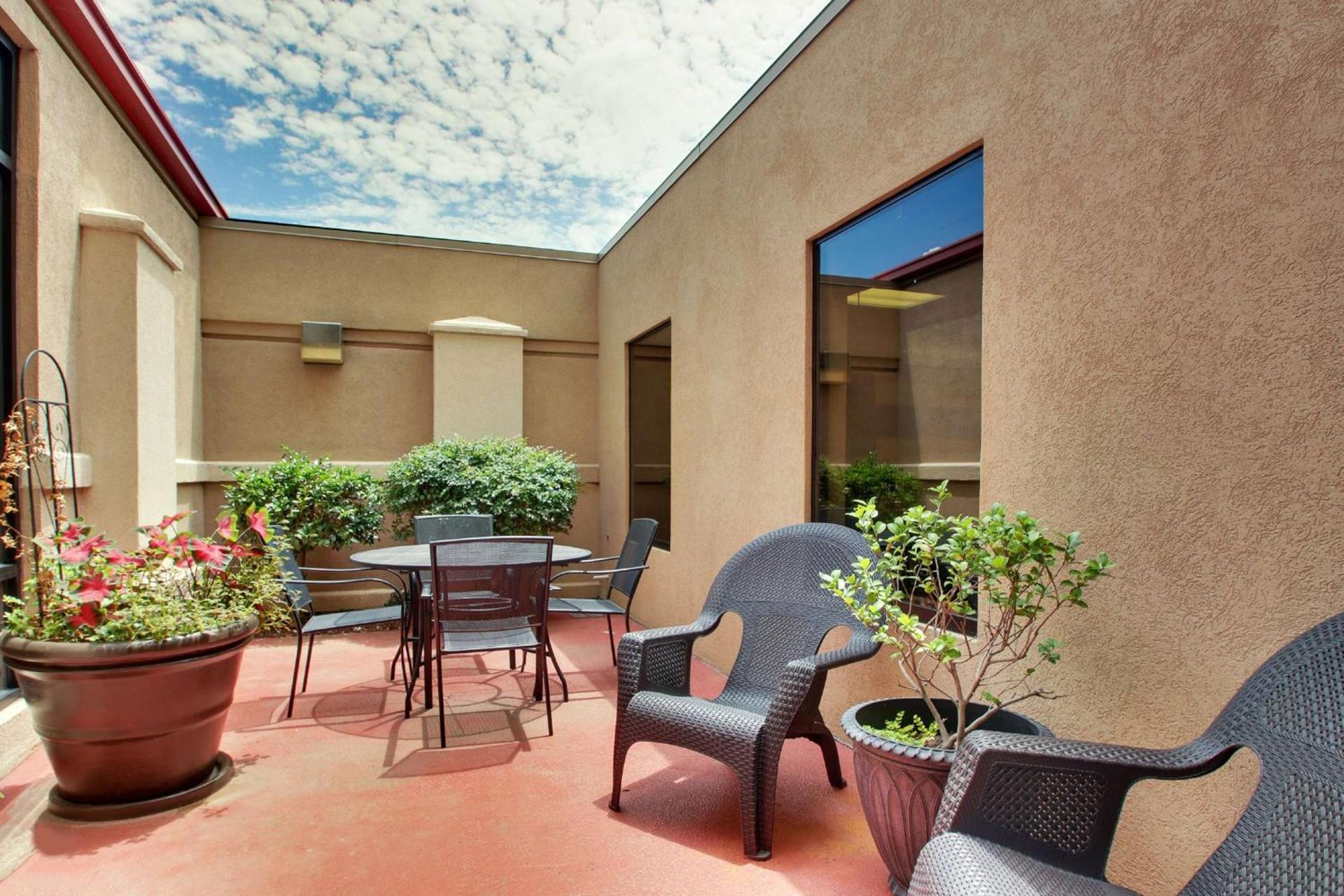Hampton Inn Warner Robins photo 2