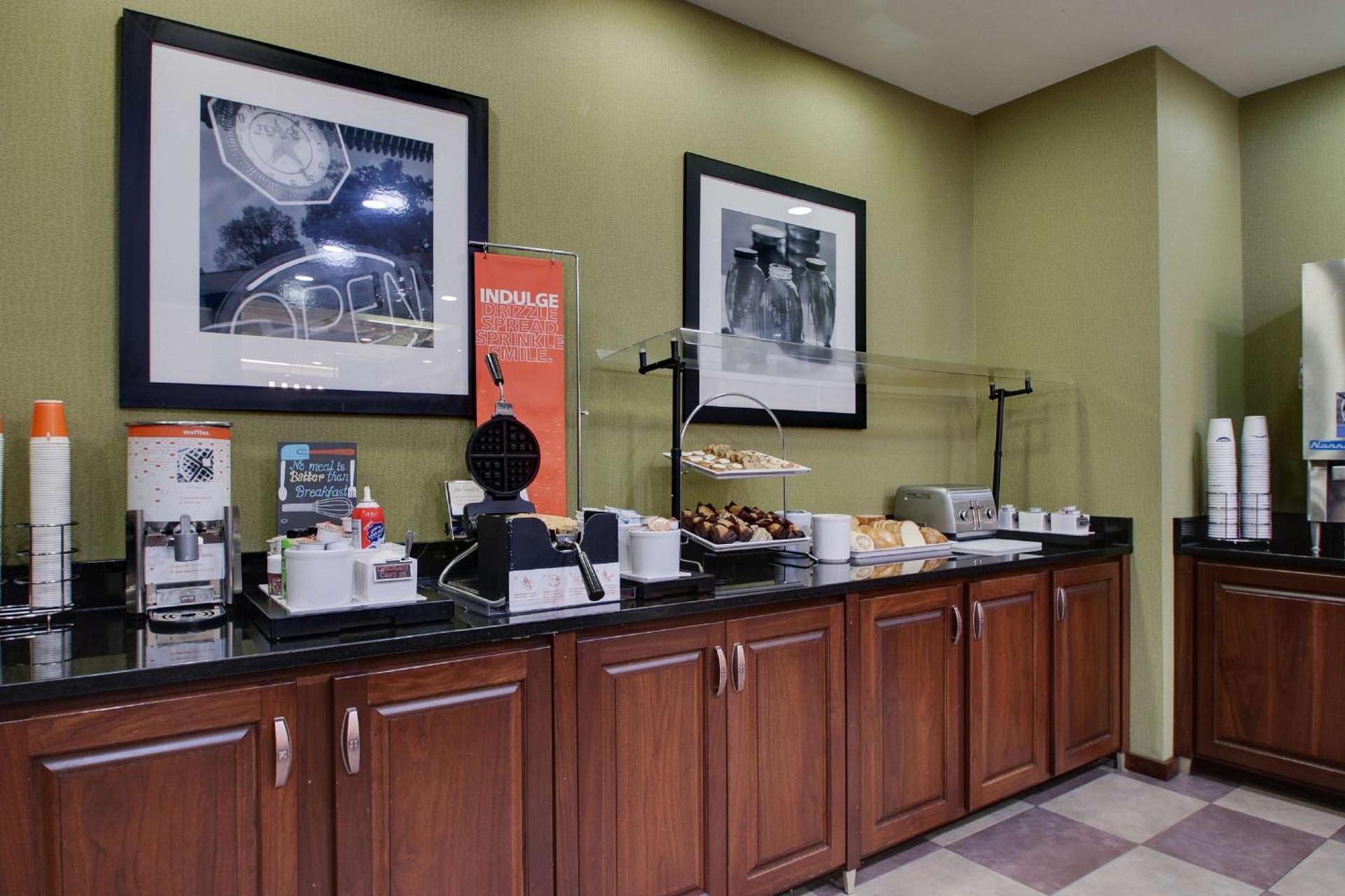 Hampton Inn Warner Robins photo 10