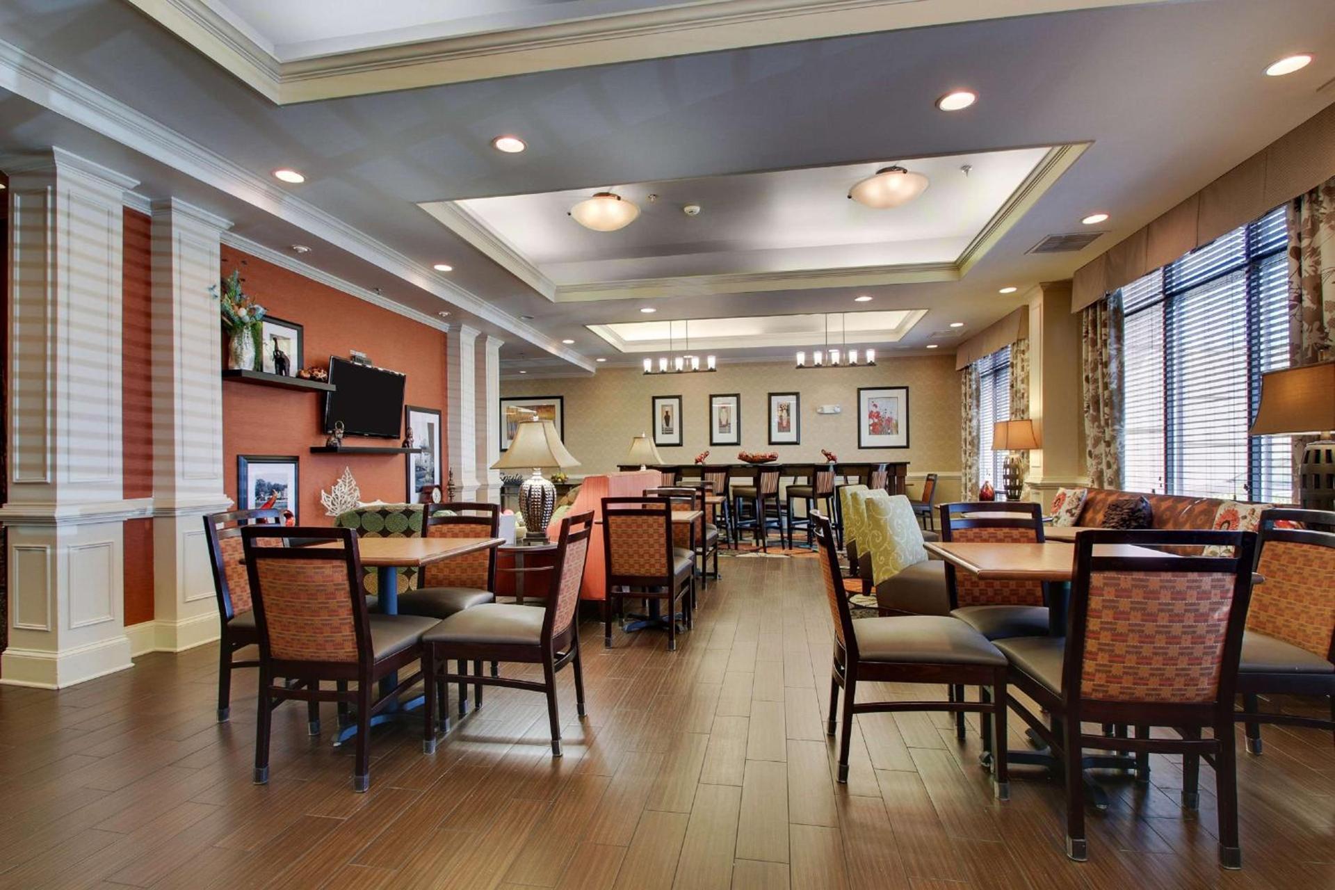 Hampton Inn Warner Robins photo 12