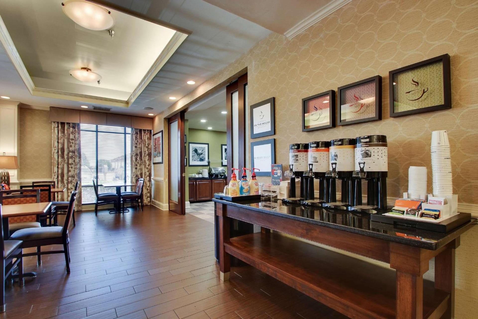 Hampton Inn Warner Robins photo 13