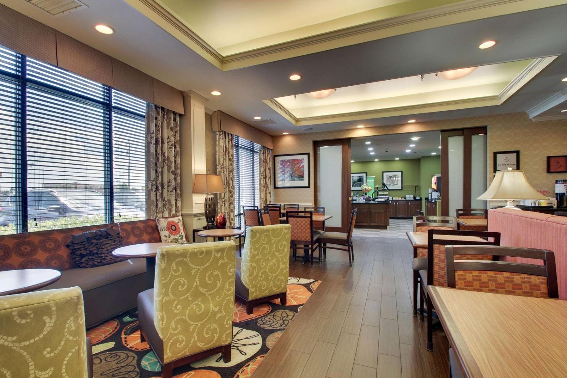 Hampton Inn Warner Robins photo 14