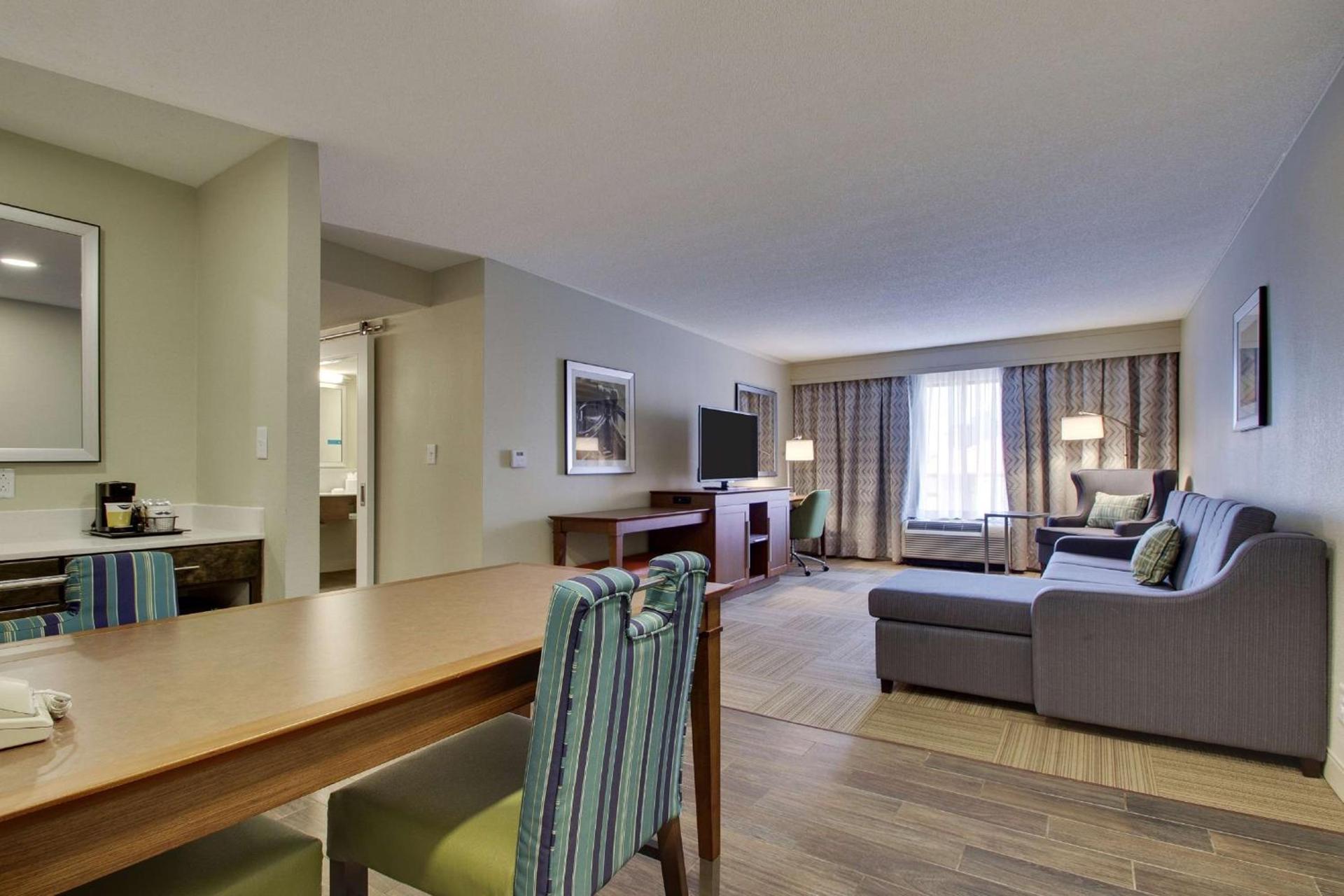Hampton Inn Warner Robins photo 22