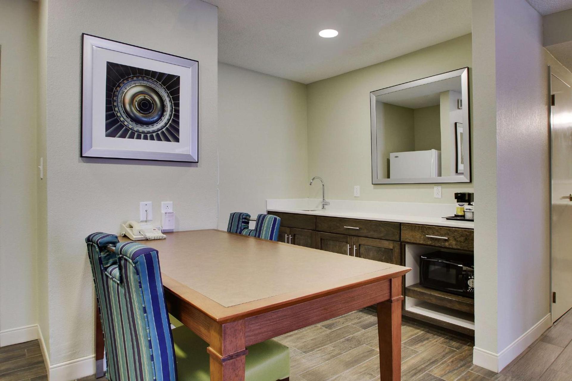 Hampton Inn Warner Robins photo 43