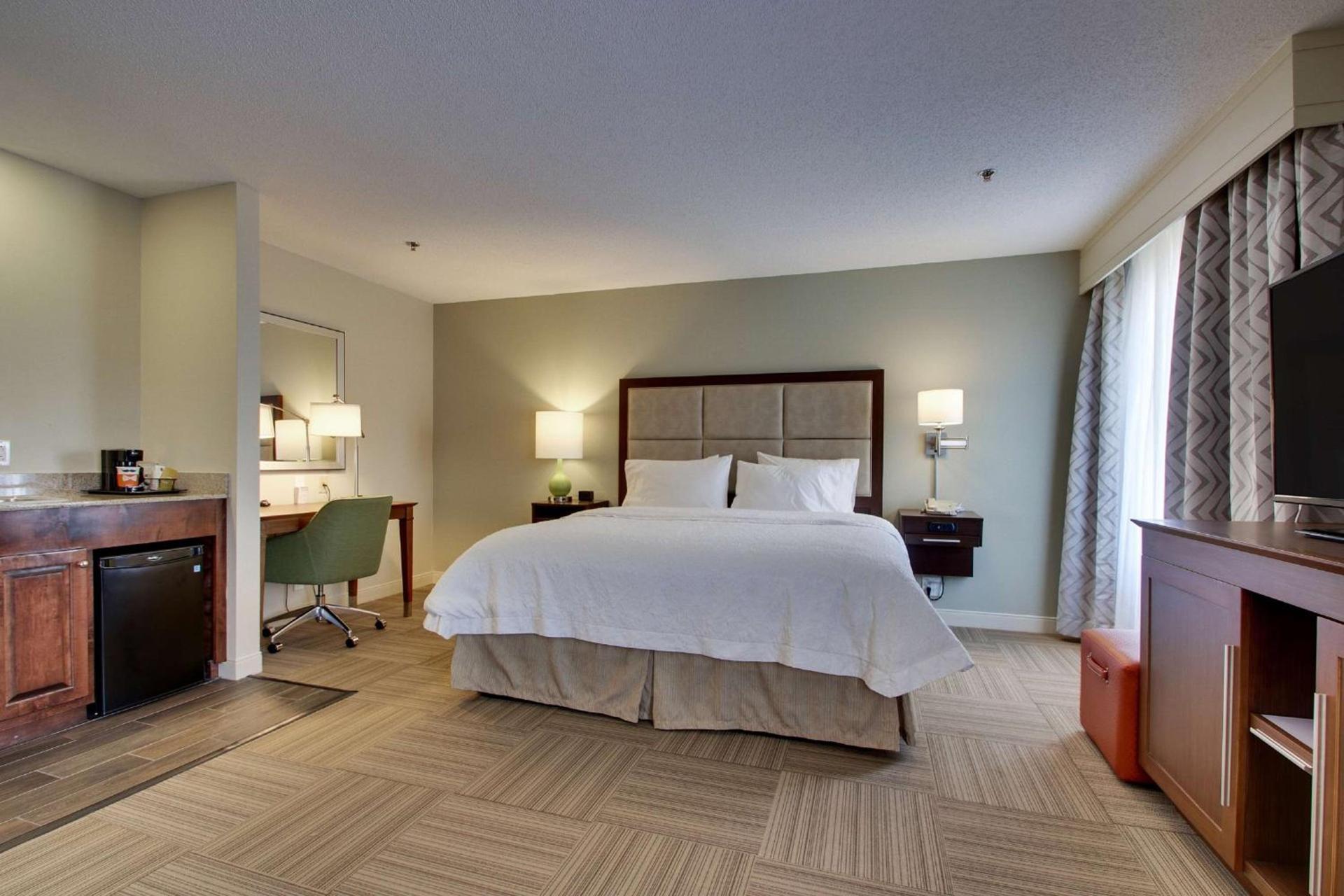 Hampton Inn Warner Robins photo 44