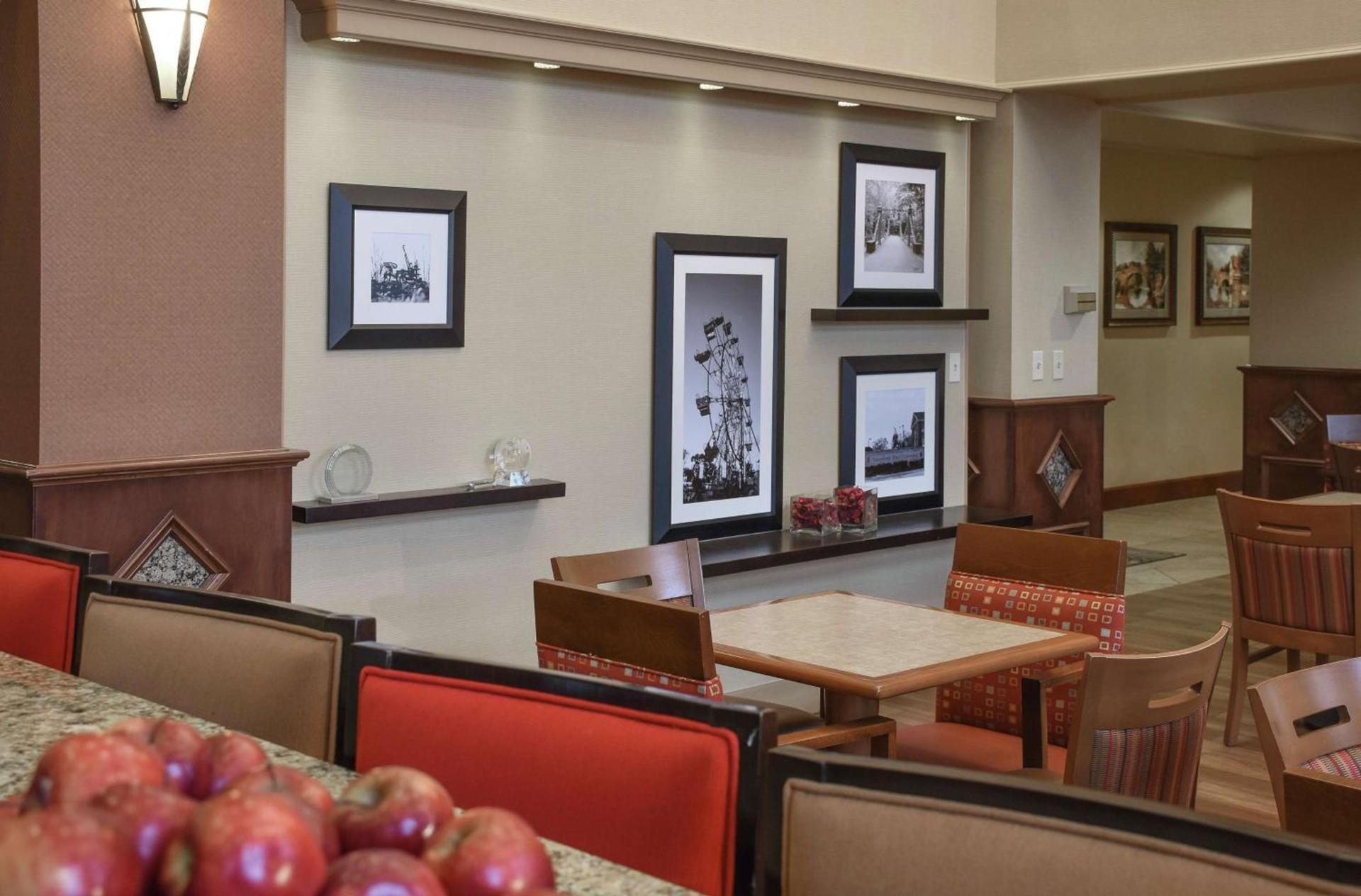 Hampton Inn & Suites Youngstown-Canfield photo 5