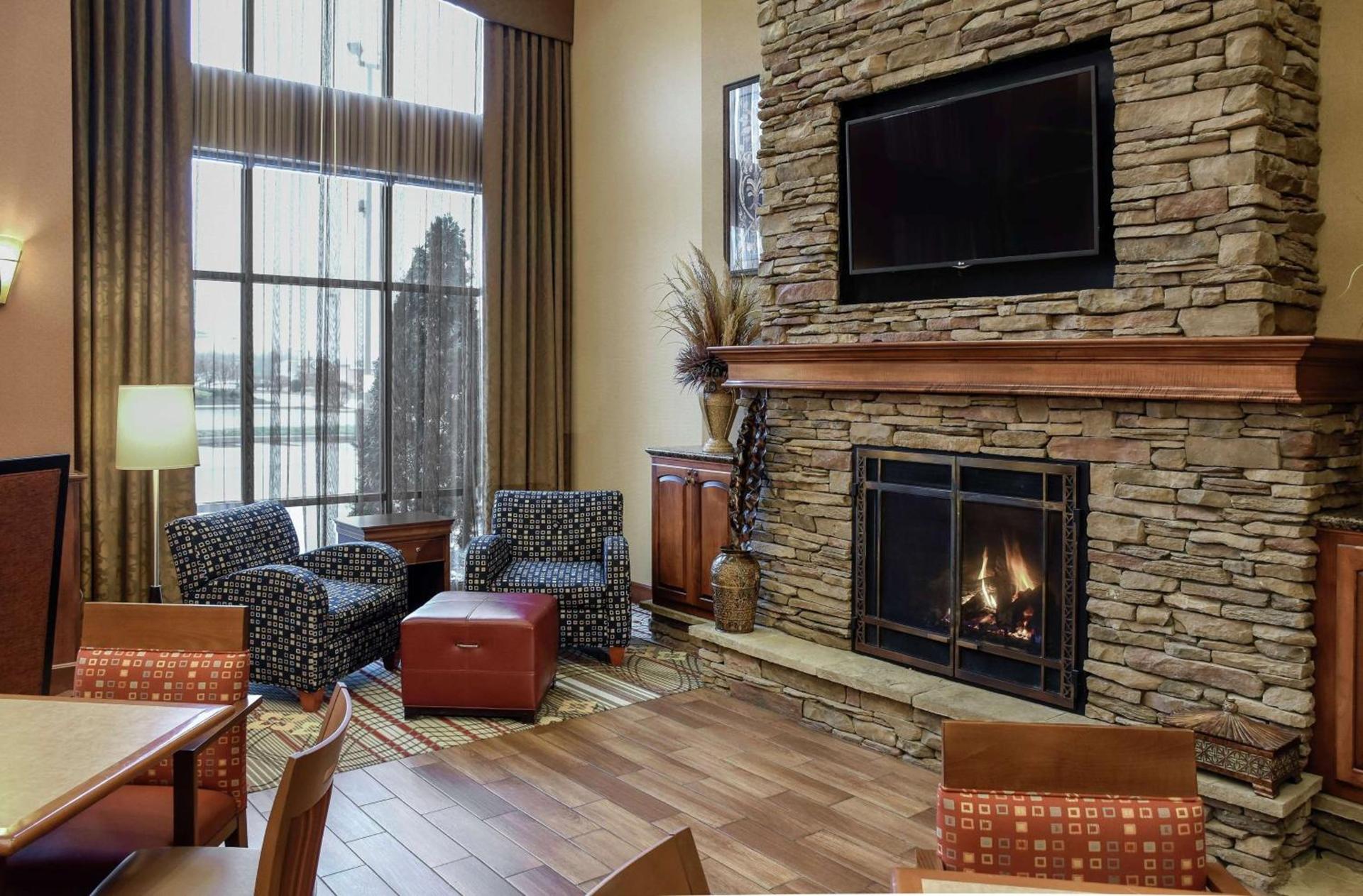 Hampton Inn & Suites Youngstown-Canfield photo 4