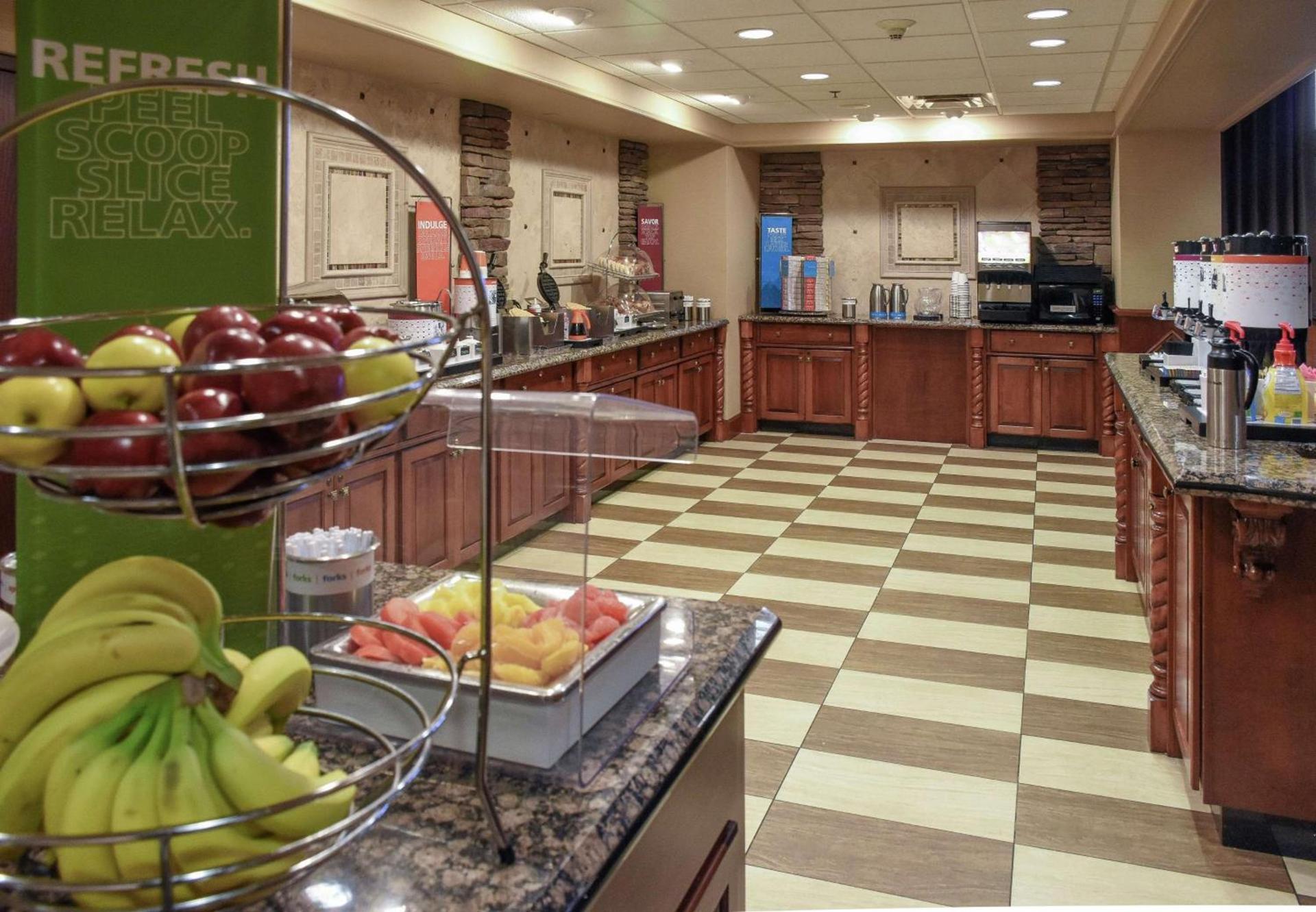 Hampton Inn & Suites Youngstown-Canfield photo 10