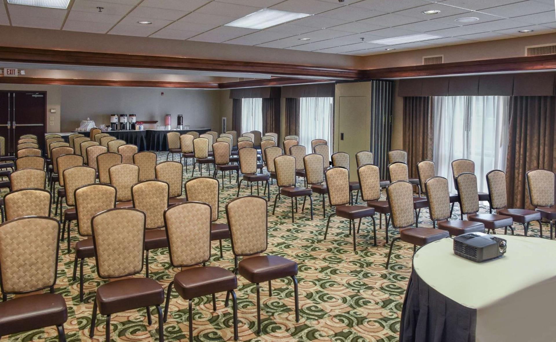 Hampton Inn & Suites Youngstown-Canfield photo 12
