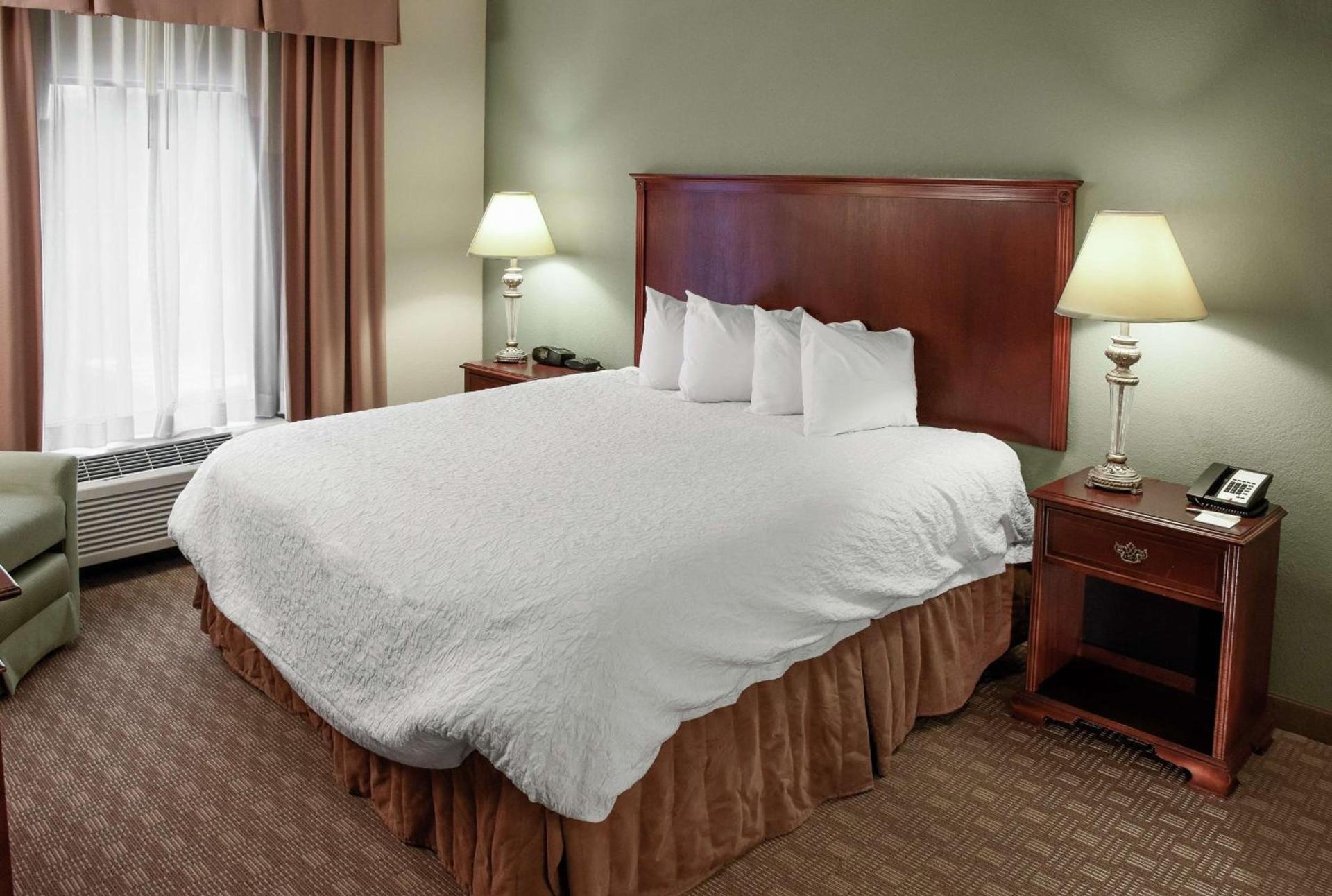 Hampton Inn & Suites Youngstown-Canfield photo 17