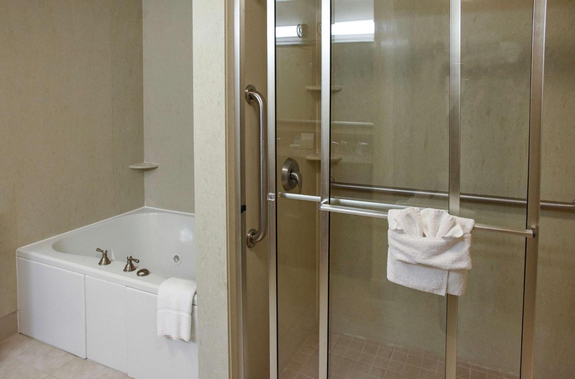 Hampton Inn & Suites Youngstown-Canfield photo 18
