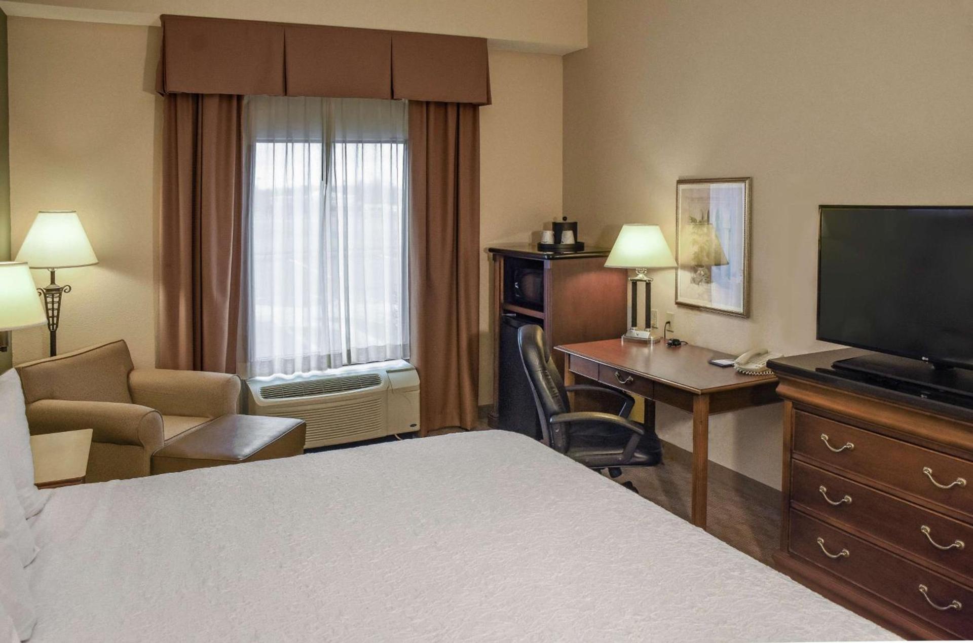 Hampton Inn & Suites Youngstown-Canfield photo 21