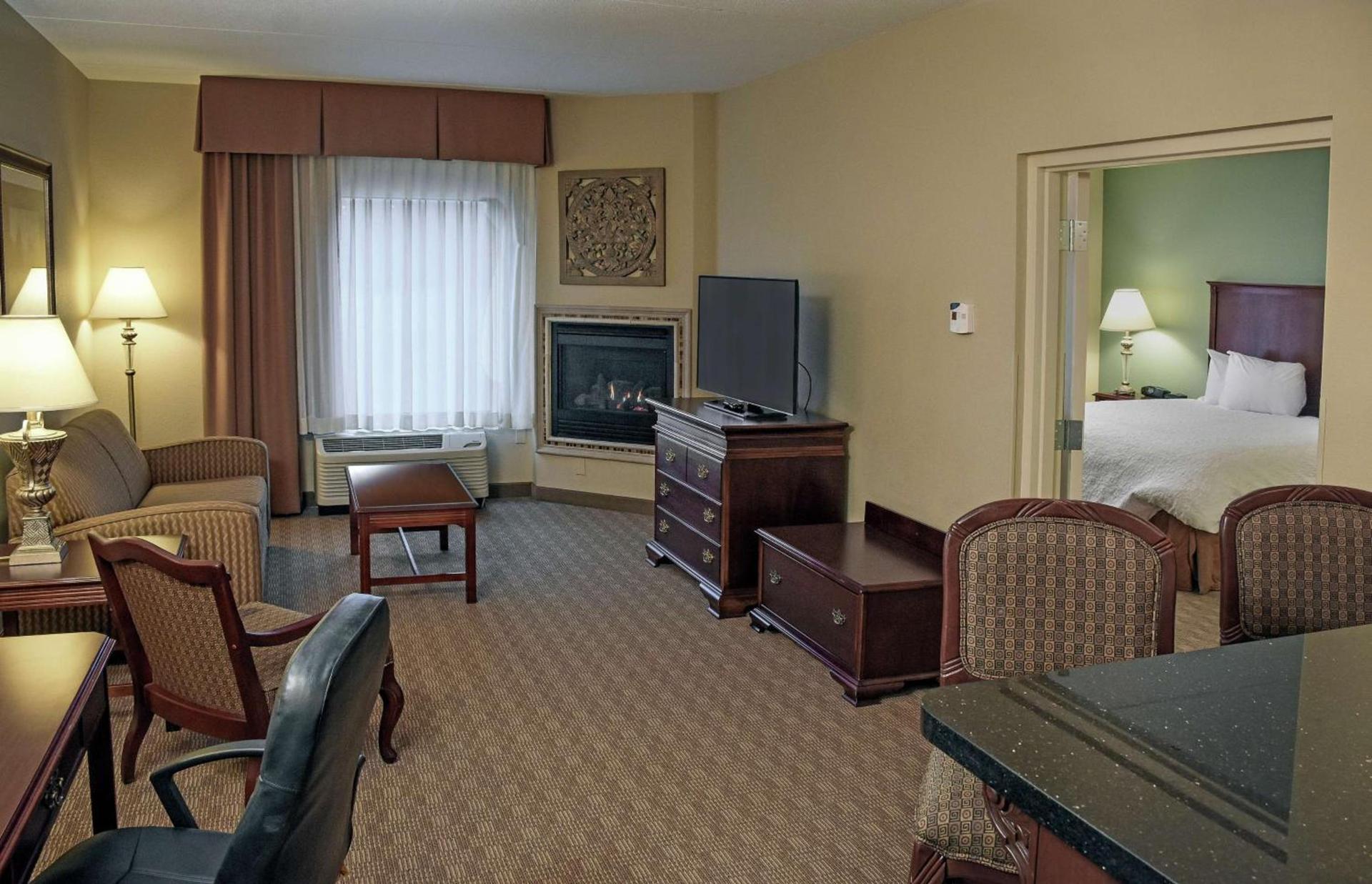 Hampton Inn & Suites Youngstown-Canfield photo 22